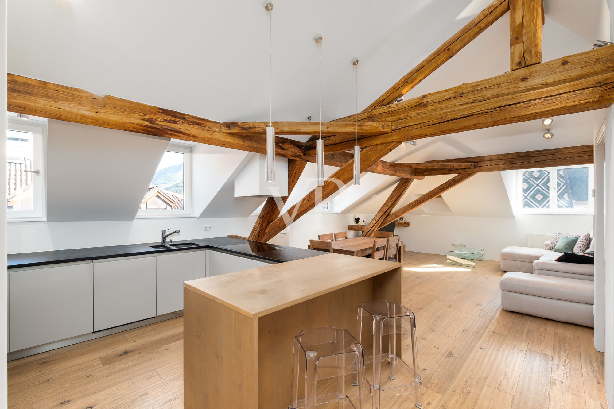 Gorgeous one-bedroom attic apartment in Exhibition Square