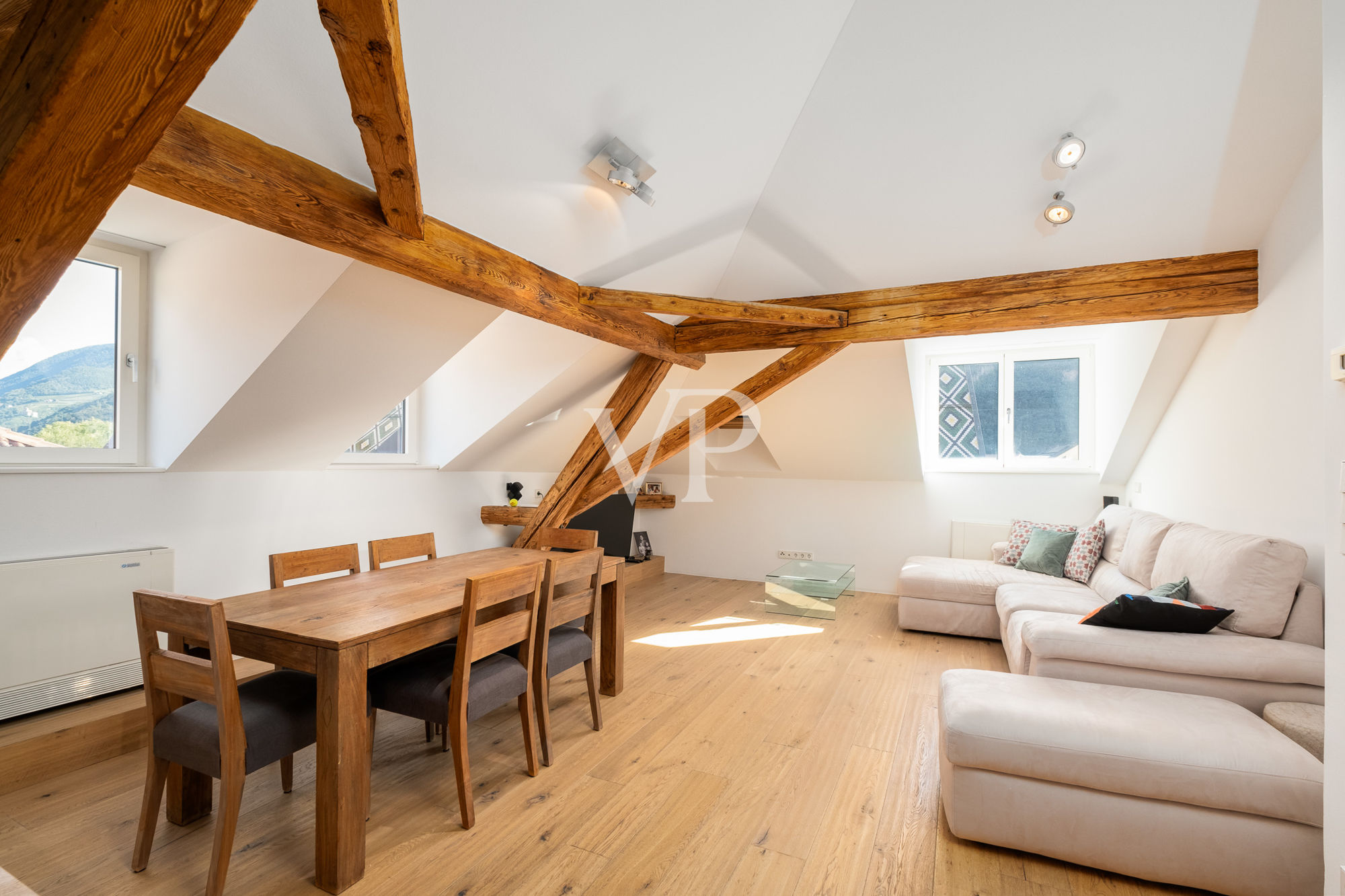 Gorgeous one-bedroom attic apartment in Exhibition Square