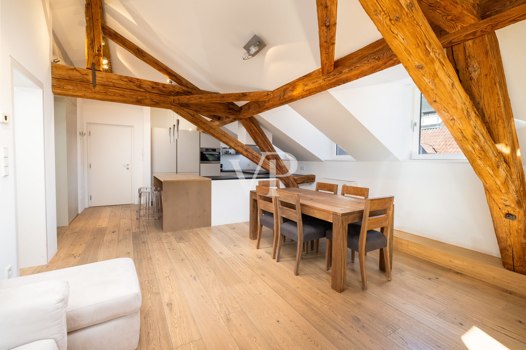 Gorgeous one-bedroom attic apartment in Exhibition Square