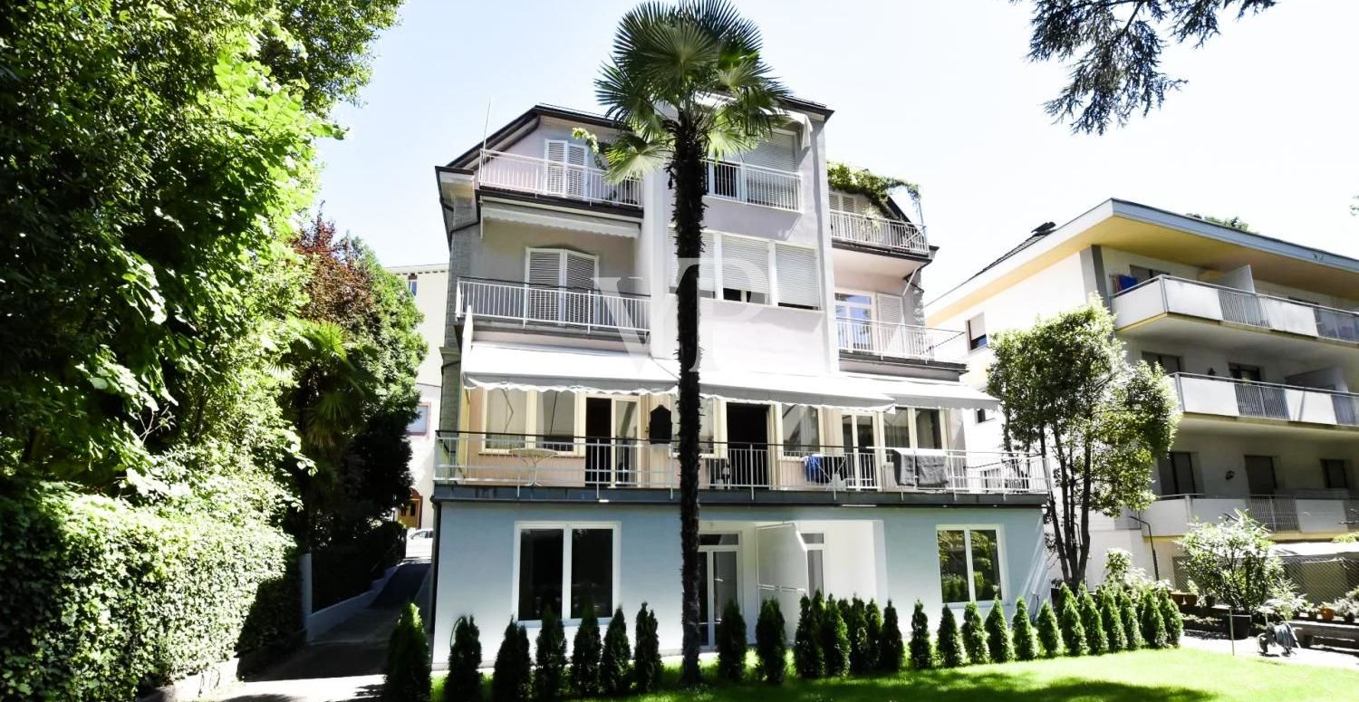 Apartamento de tres habitaciones completamente renovado