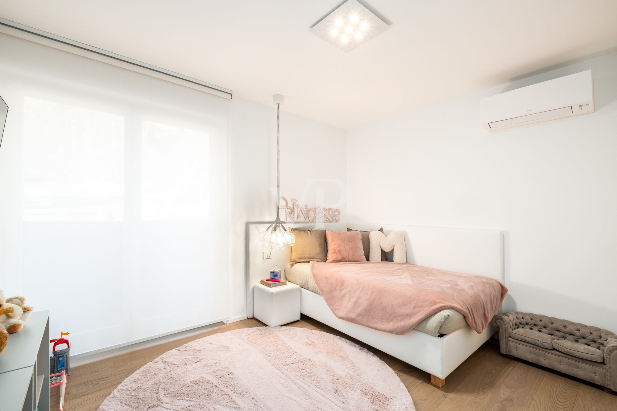 Prestigeträchtige Vier-Zimmer-Wohnung mit Terrasse und Garage