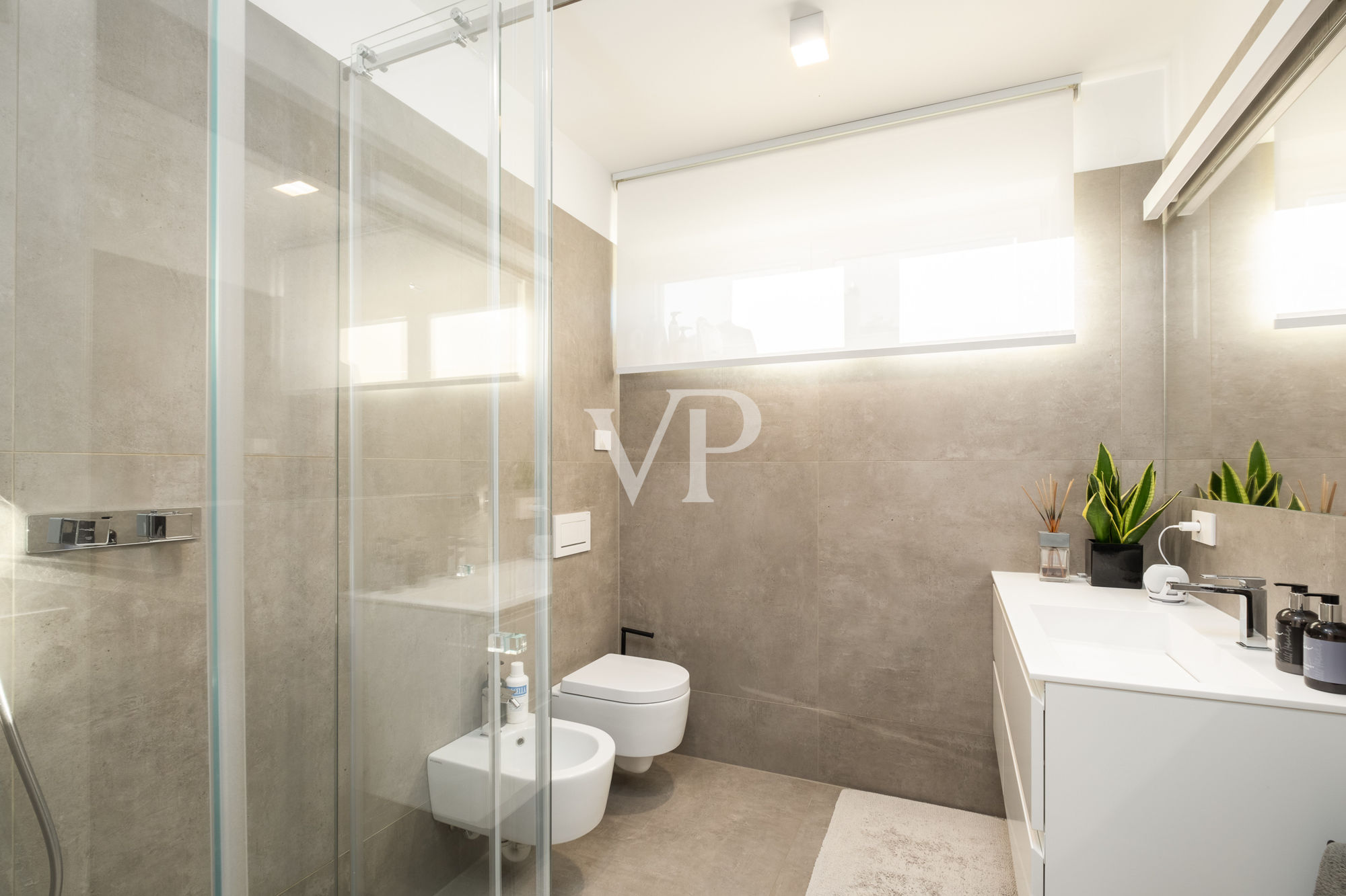 Prestigeträchtige Vier-Zimmer-Wohnung mit Terrasse und Garage