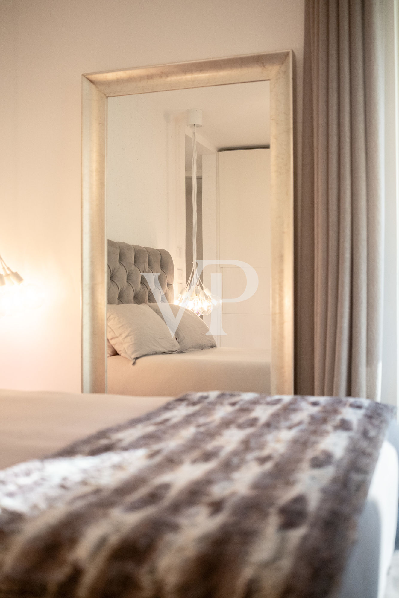 Prestigeträchtige Vier-Zimmer-Wohnung mit Terrasse und Garage