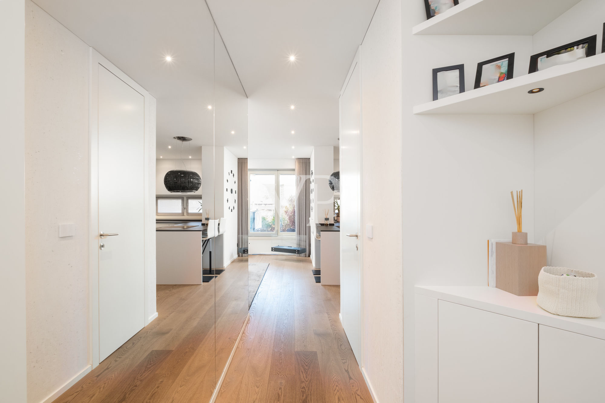 Prestigeträchtige Vier-Zimmer-Wohnung mit Terrasse und Garage