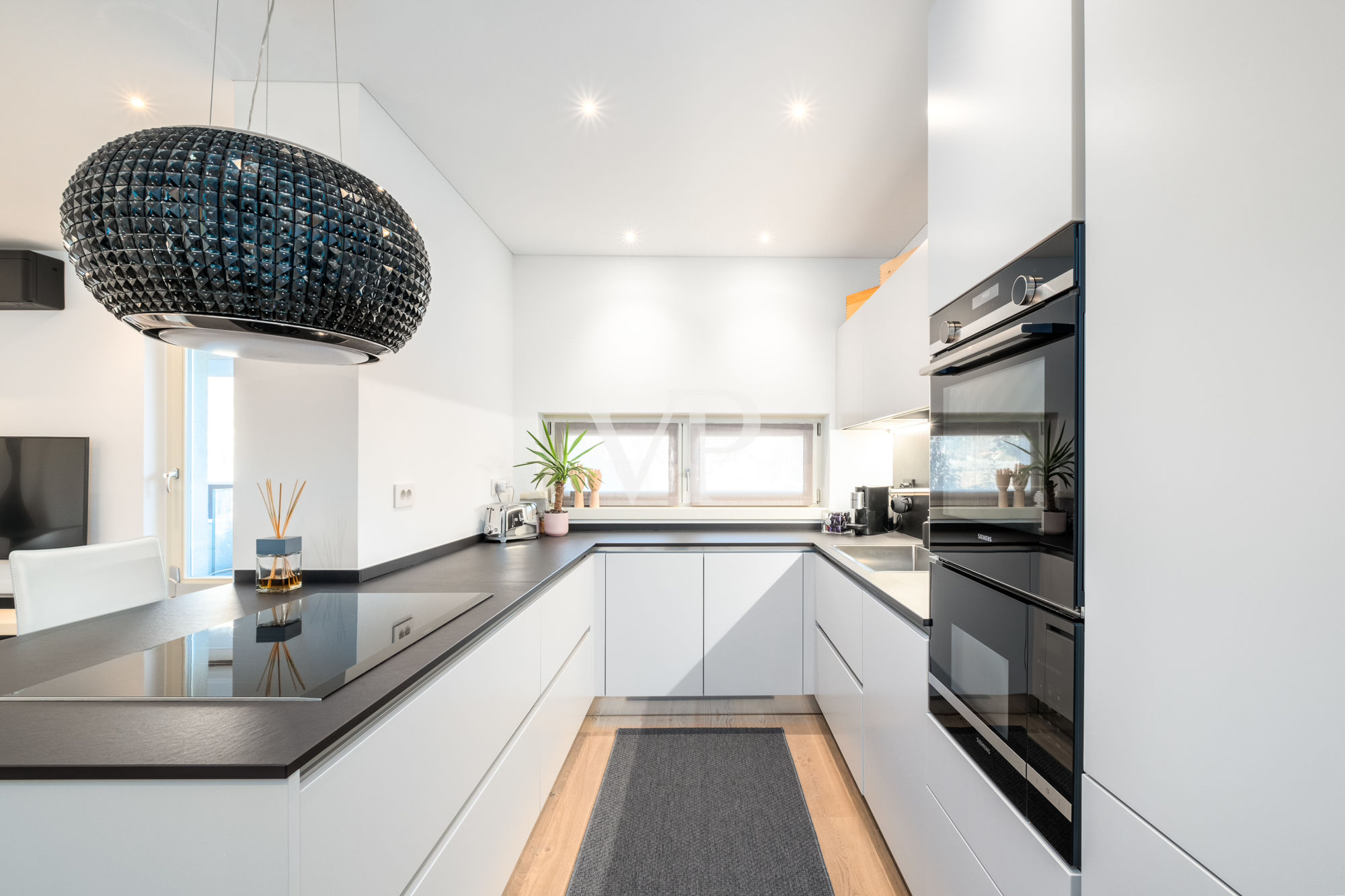 Prestigeträchtige Vier-Zimmer-Wohnung mit Terrasse und Garage