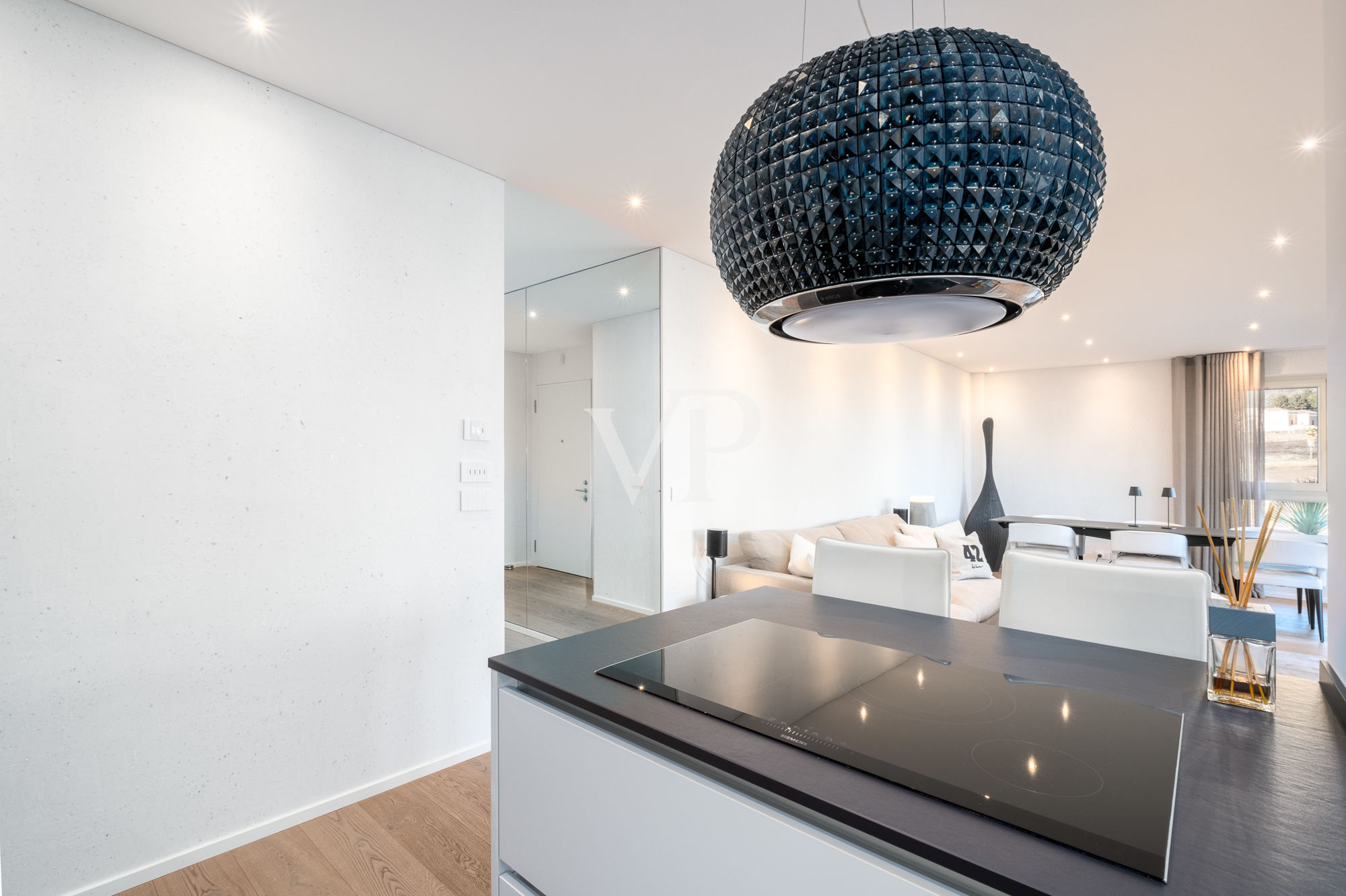Prestigeträchtige Vier-Zimmer-Wohnung mit Terrasse und Garage