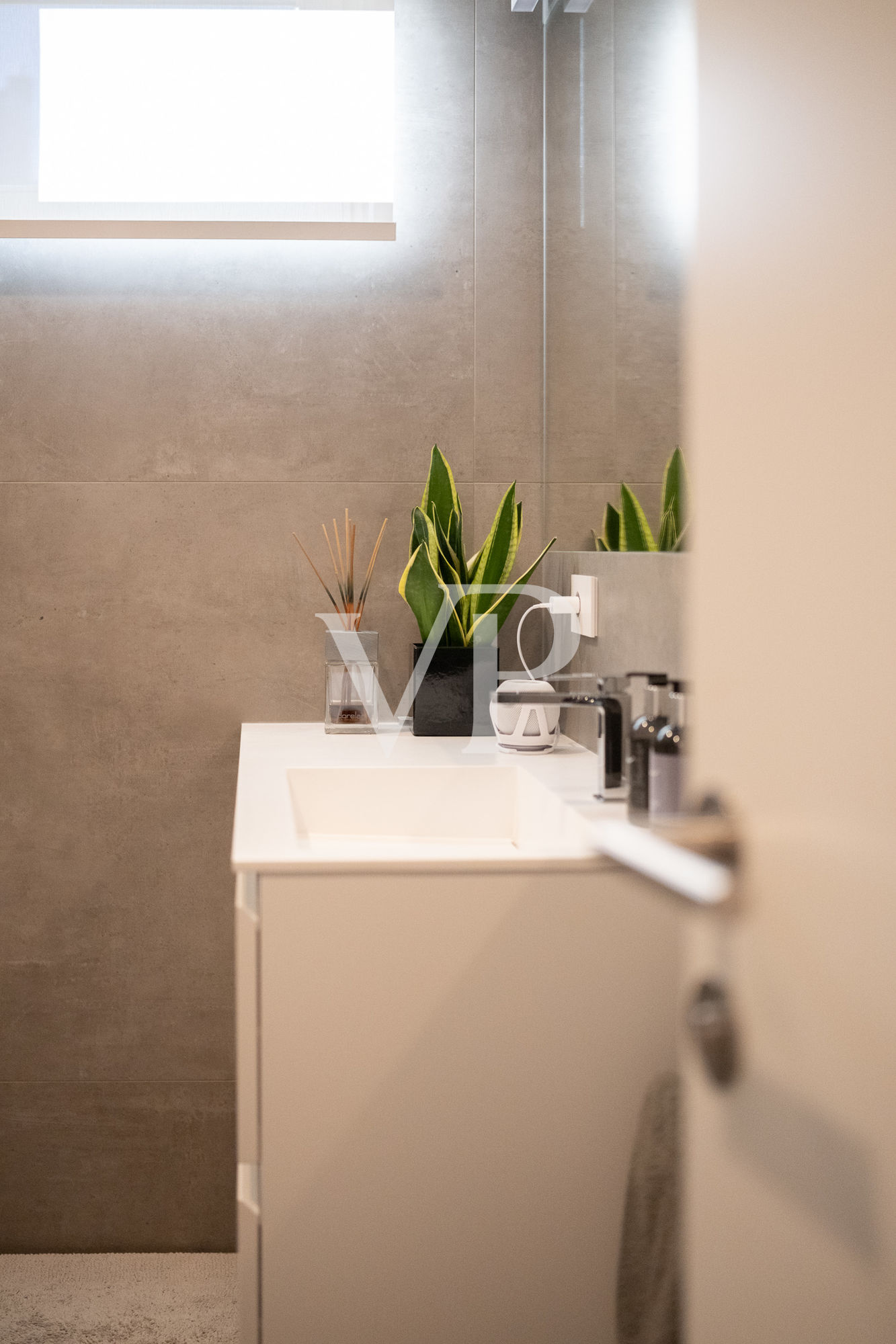 Prestigeträchtige Vier-Zimmer-Wohnung mit Terrasse und Garage