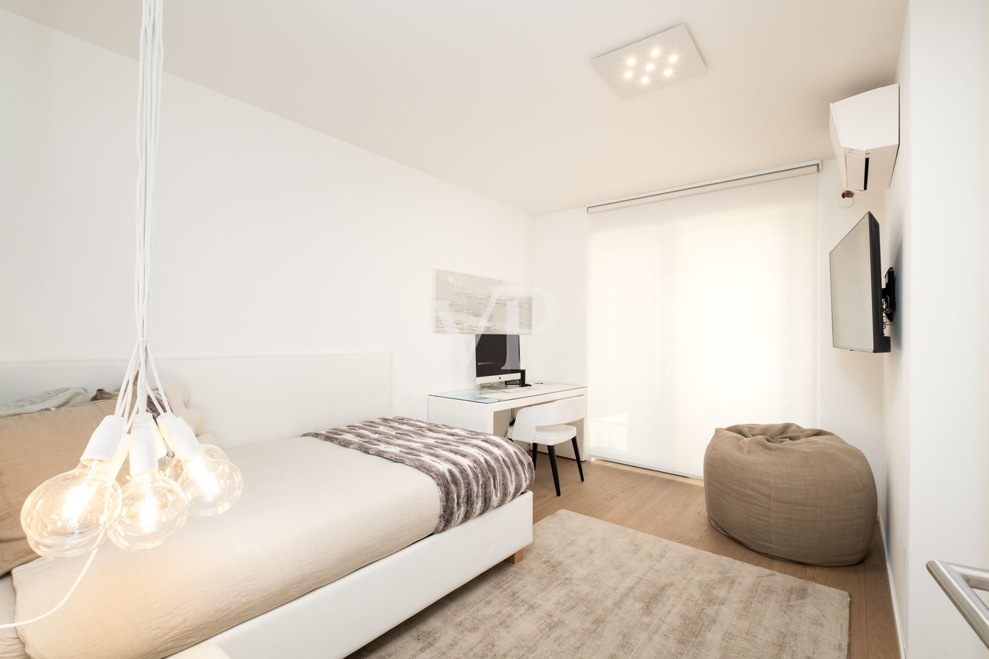 Prestigeträchtige Vier-Zimmer-Wohnung mit Terrasse und Garage