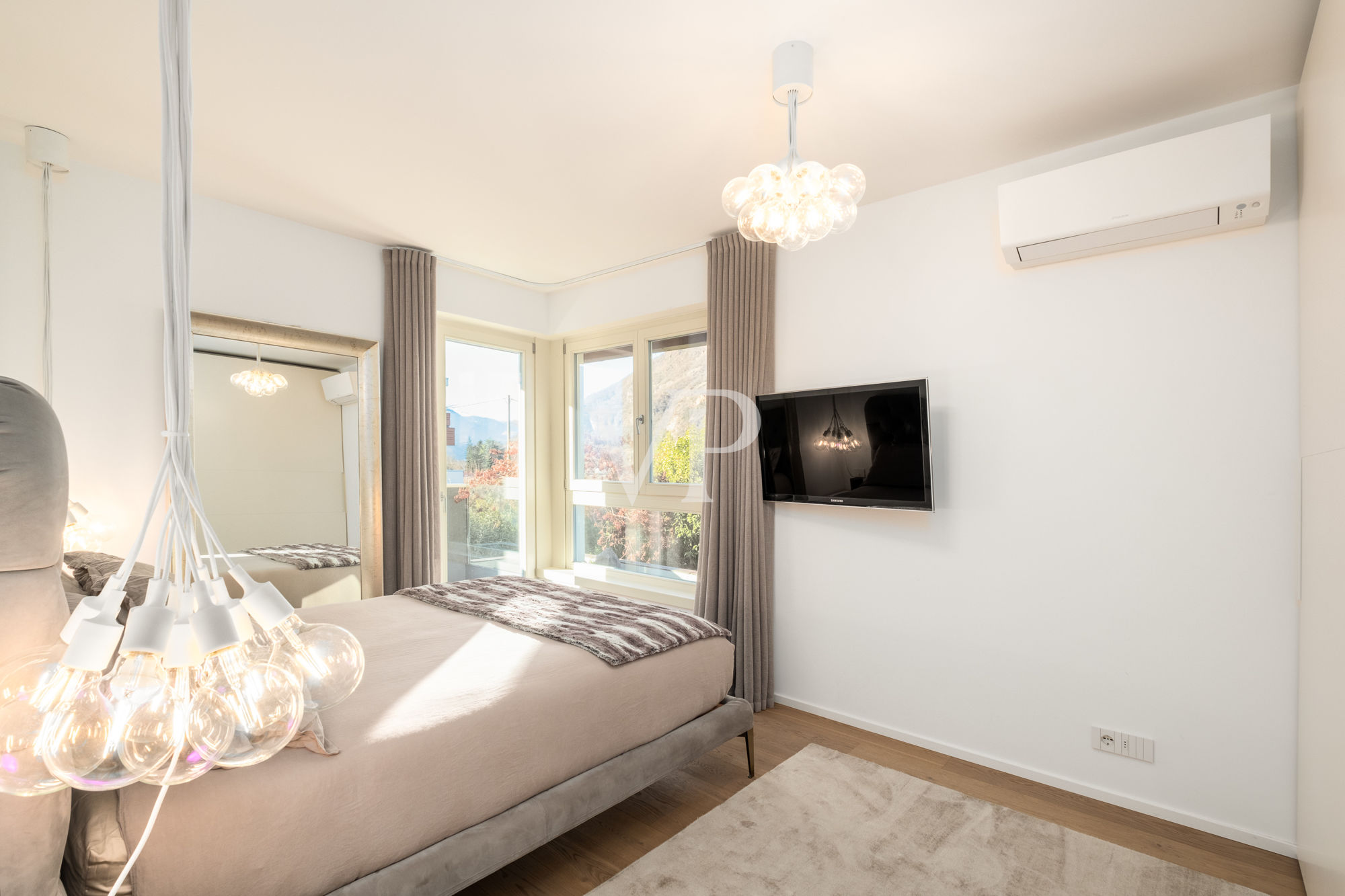 Prestigeträchtige Vier-Zimmer-Wohnung mit Terrasse und Garage