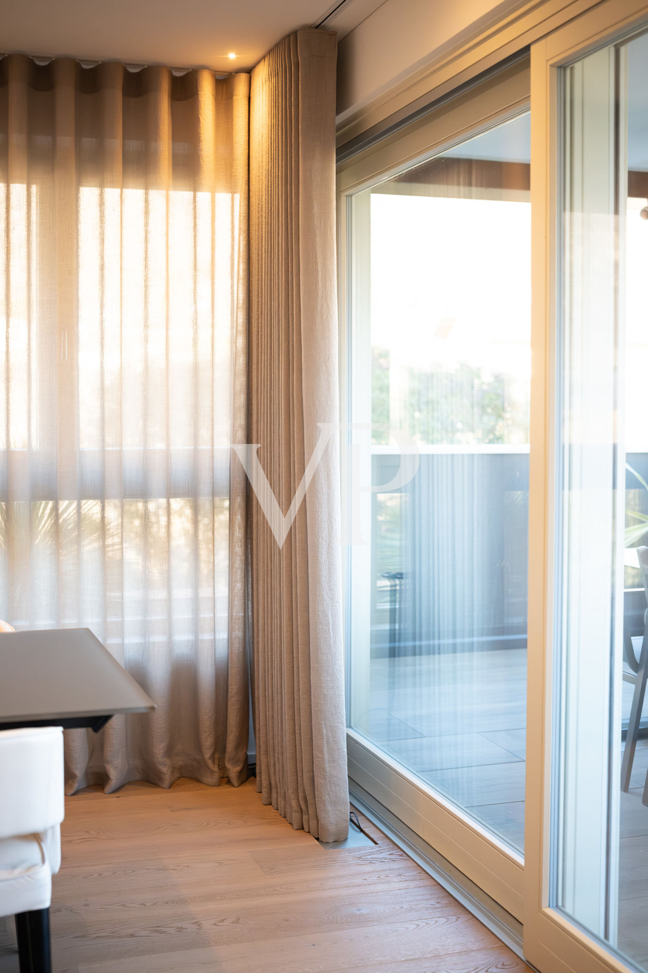 Prestigeträchtige Vier-Zimmer-Wohnung mit Terrasse und Garage