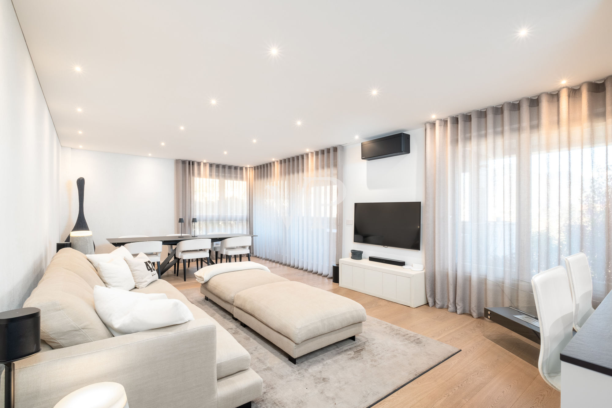 Prestigeträchtige Vier-Zimmer-Wohnung mit Terrasse und Garage