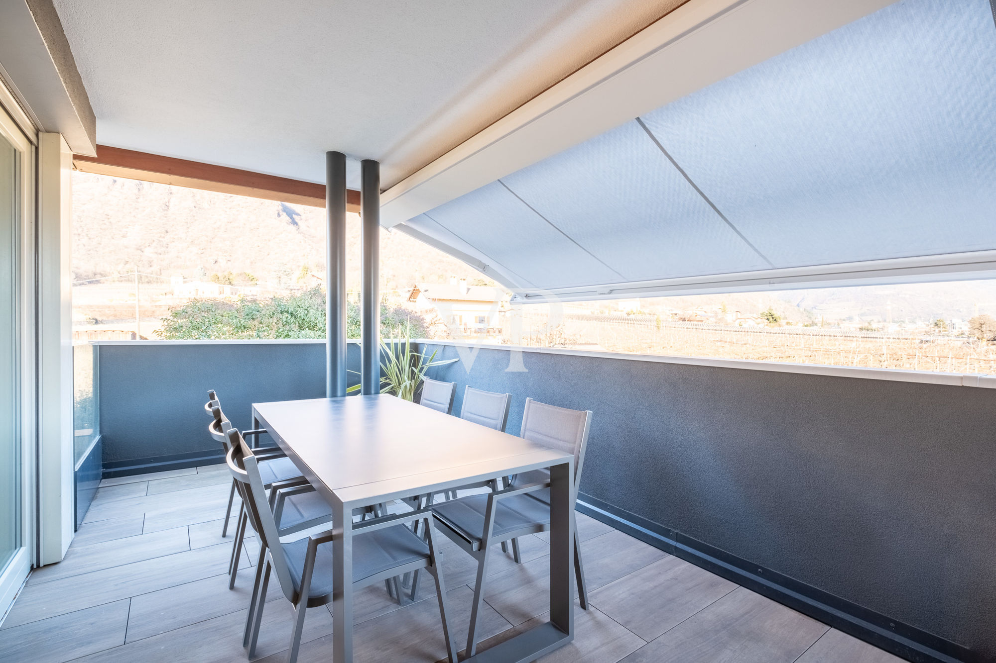 Prestigeträchtige Vier-Zimmer-Wohnung mit Terrasse und Garage