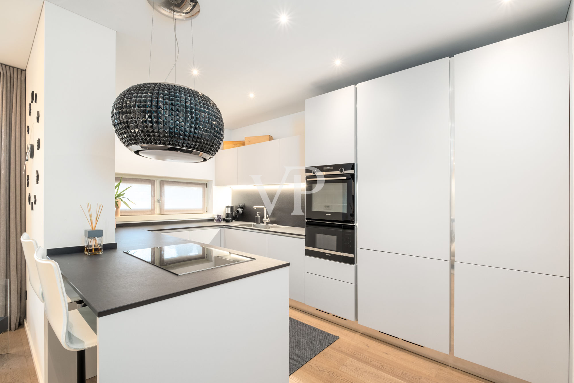 Prestigeträchtige Vier-Zimmer-Wohnung mit Terrasse und Garage