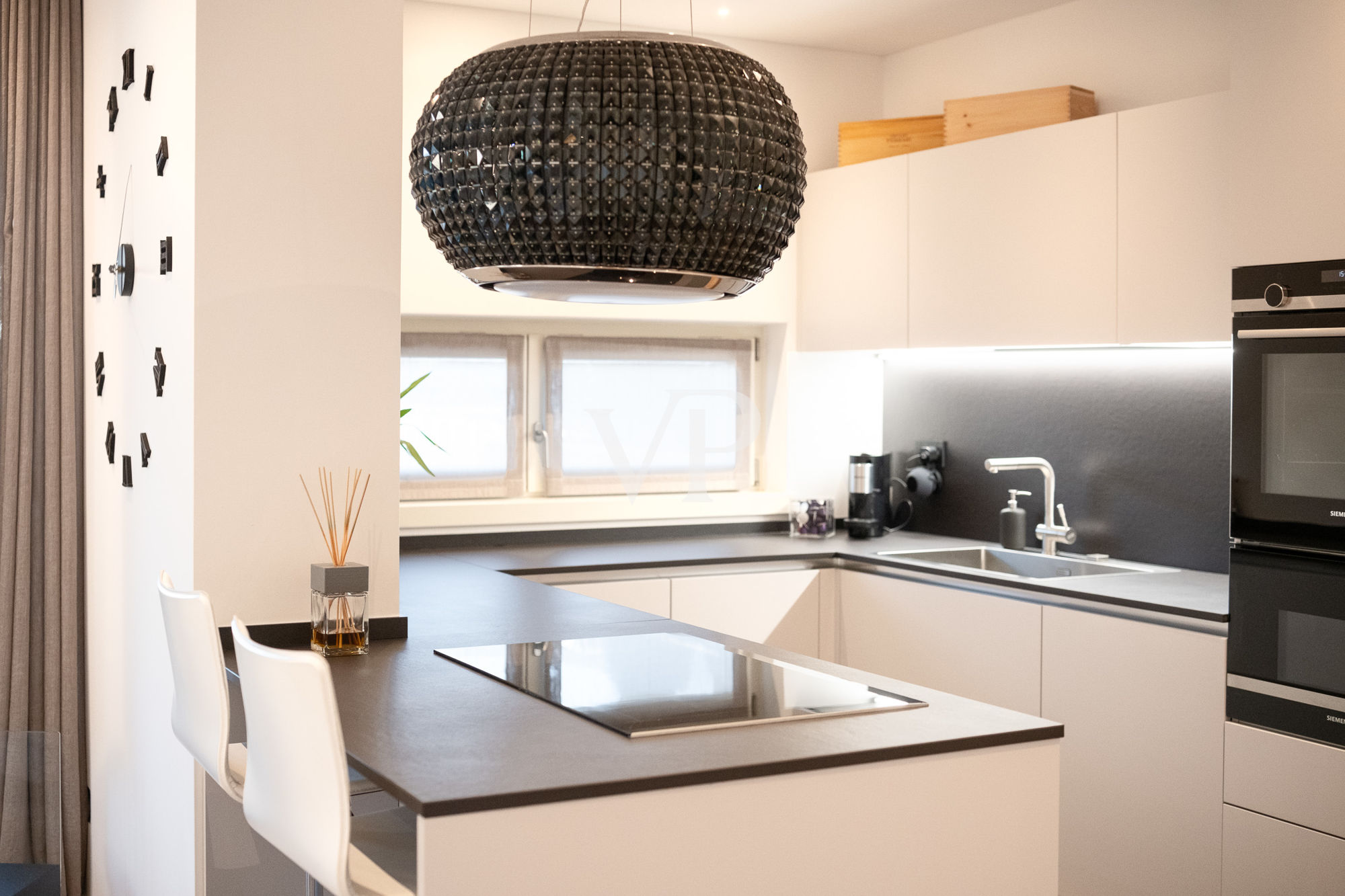 Prestigeträchtige Vier-Zimmer-Wohnung mit Terrasse und Garage