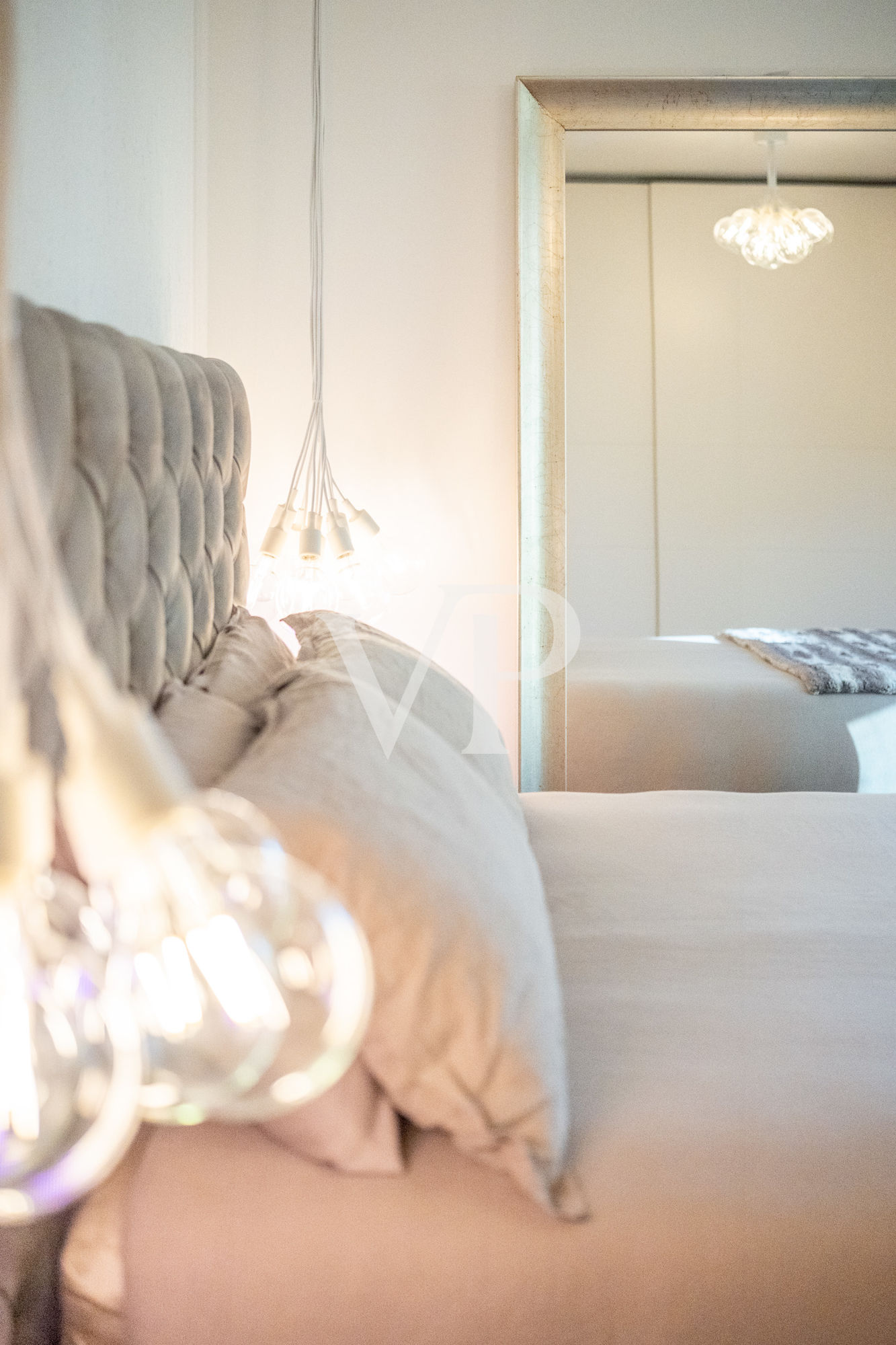 Prestigeträchtige Vier-Zimmer-Wohnung mit Terrasse und Garage