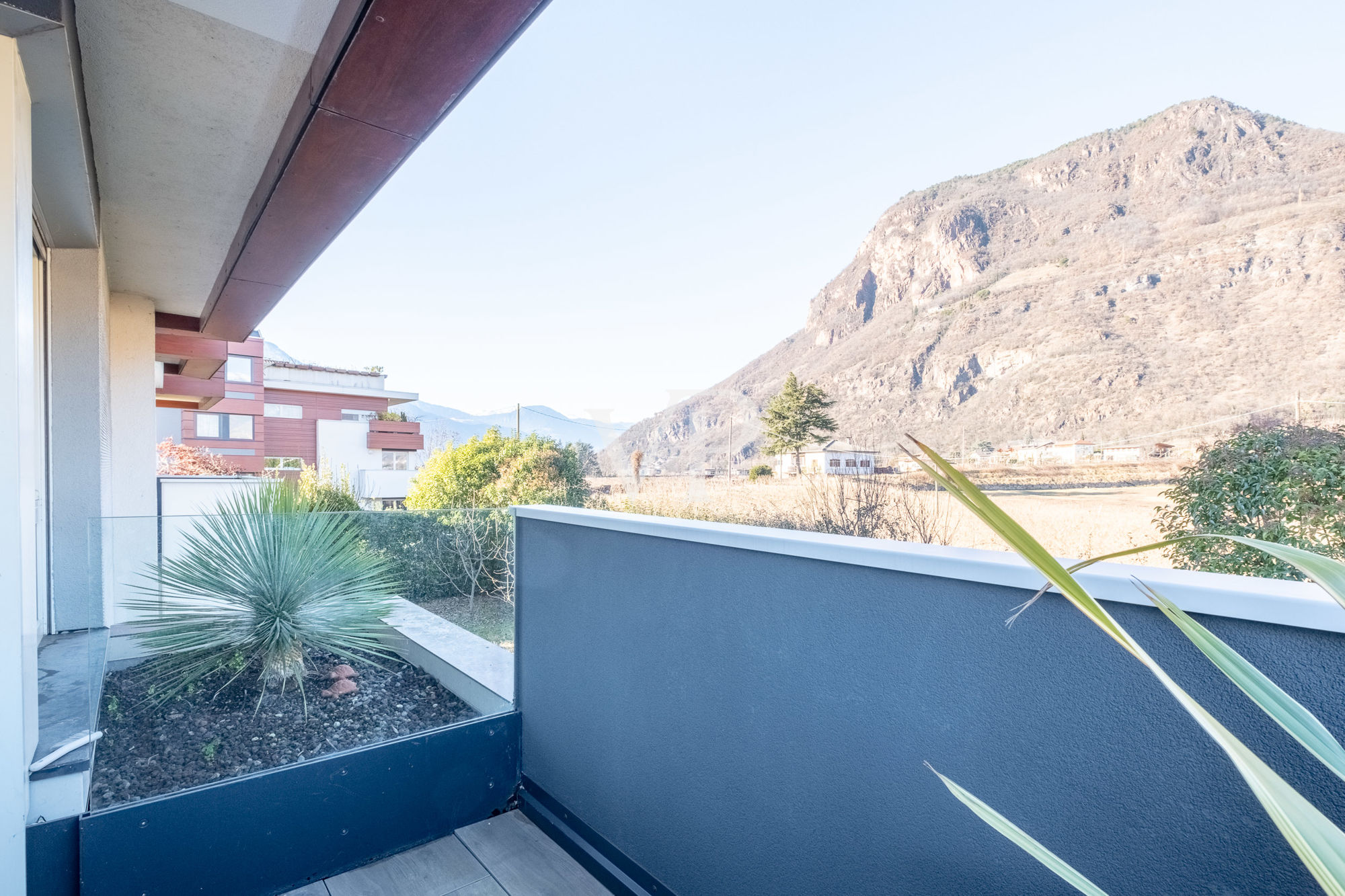 Prestigeträchtige Vier-Zimmer-Wohnung mit Terrasse und Garage