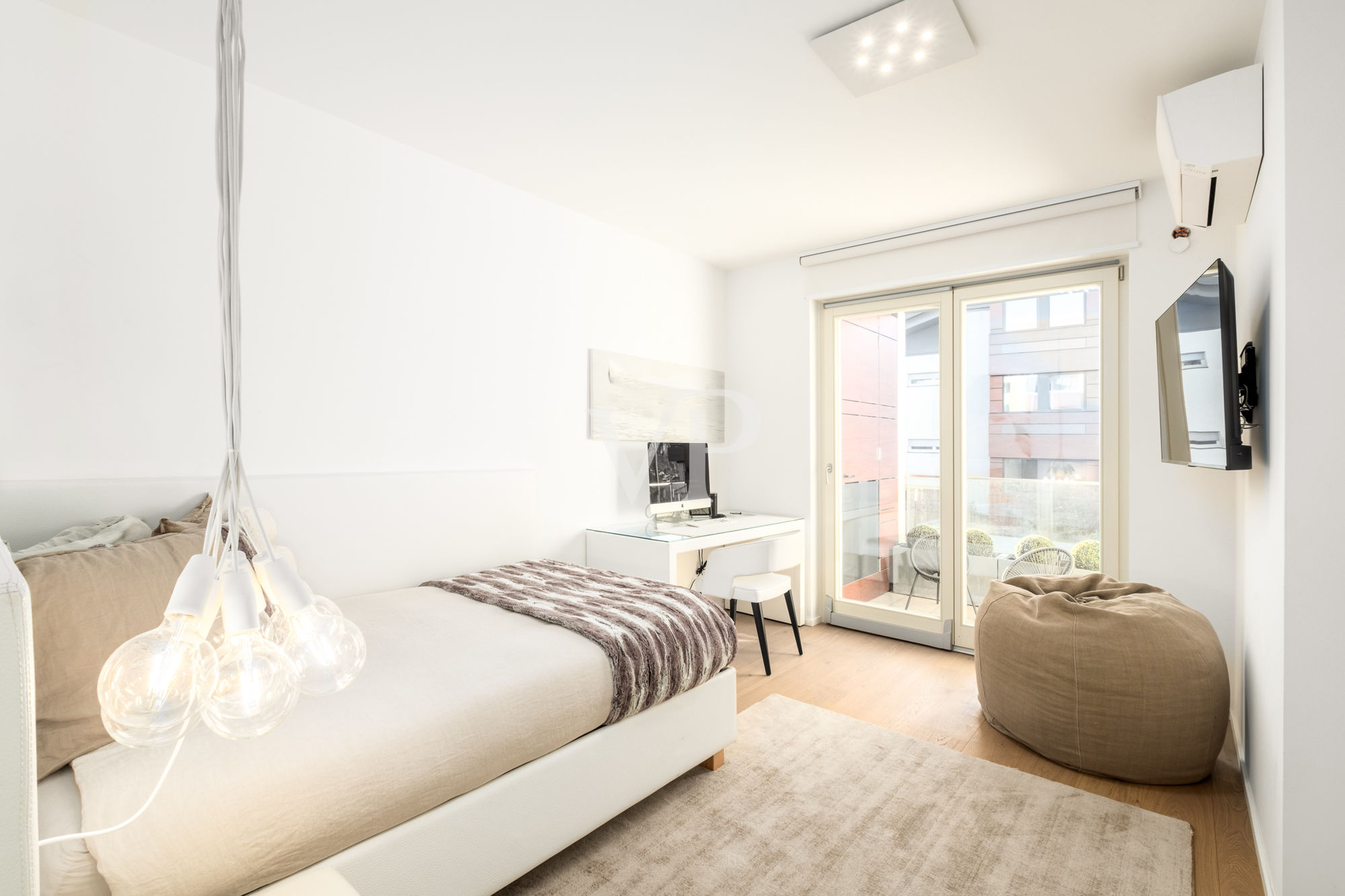 Prestigeträchtige Vier-Zimmer-Wohnung mit Terrasse und Garage
