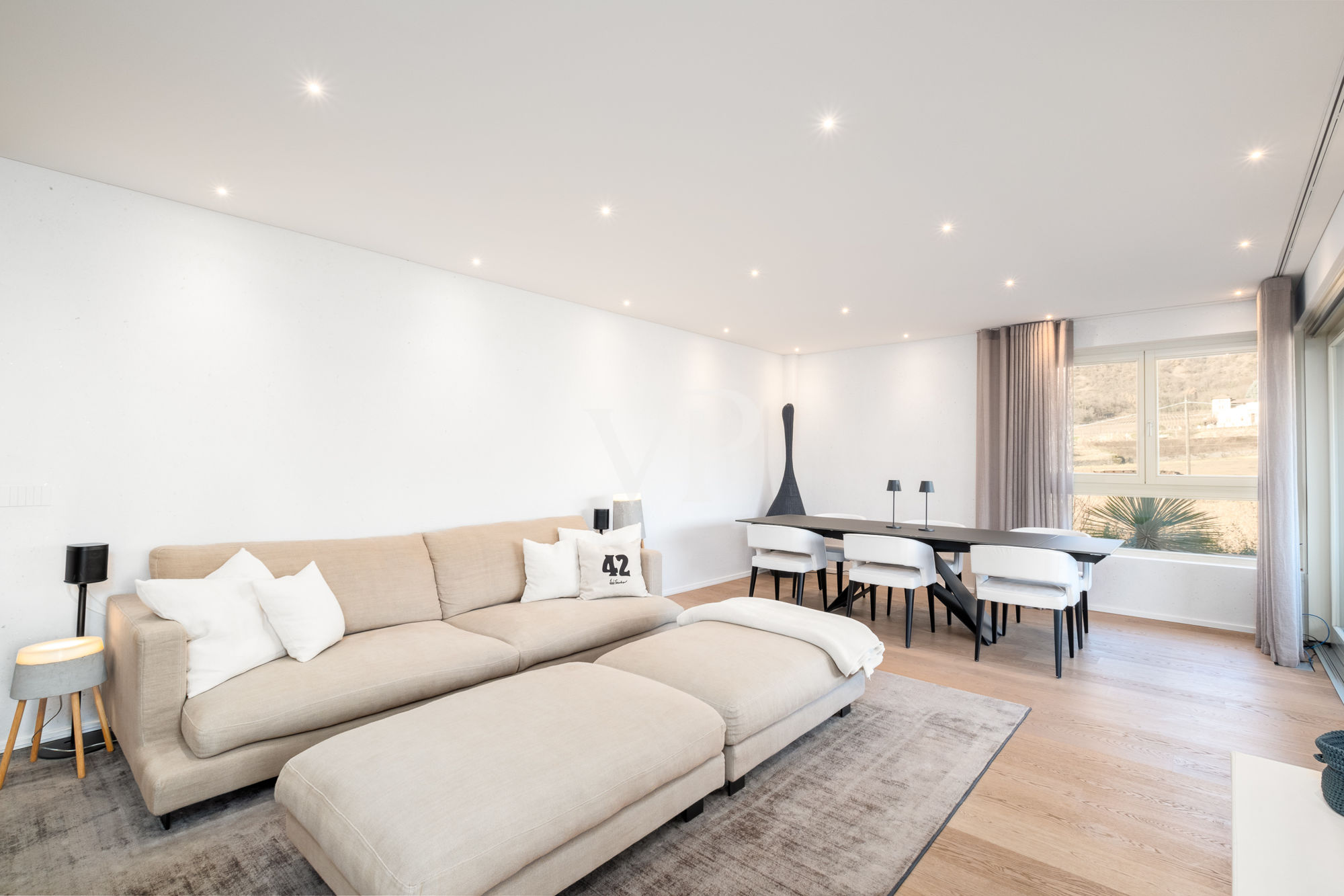 Prestigeträchtige Vier-Zimmer-Wohnung mit Terrasse und Garage