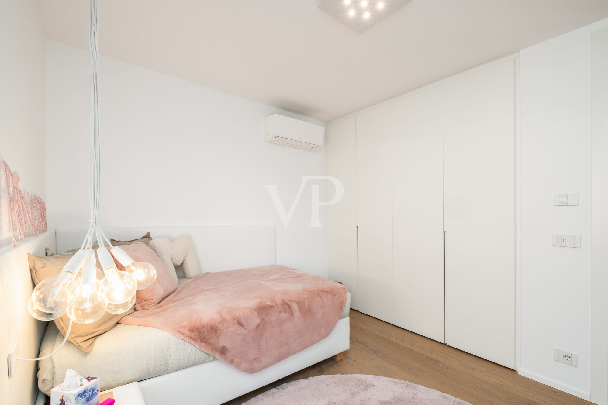 Prestigeträchtige Vier-Zimmer-Wohnung mit Terrasse und Garage
