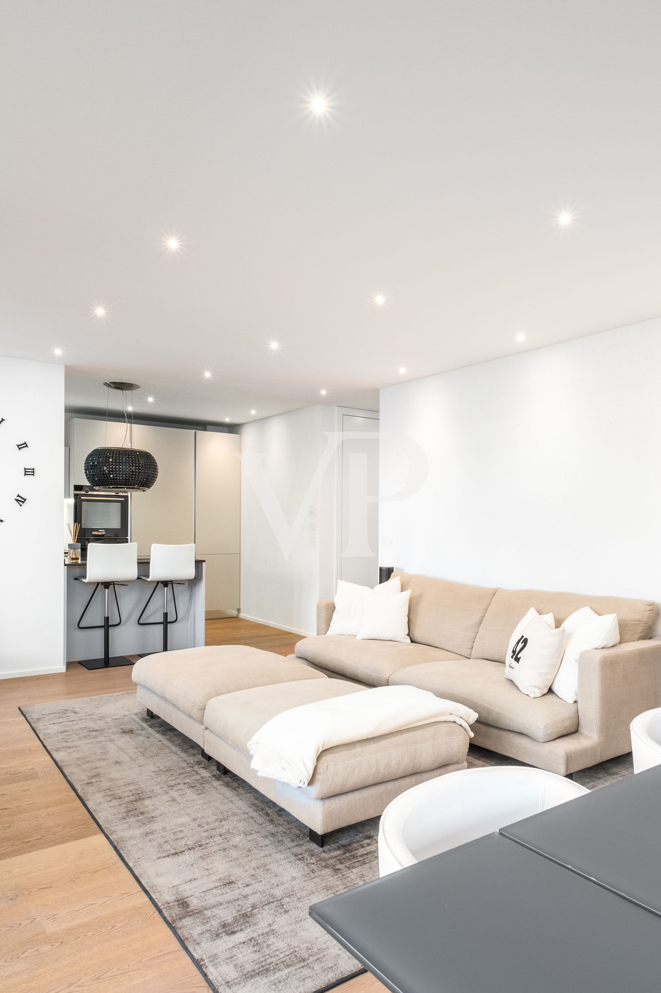 Prestigeträchtige Vier-Zimmer-Wohnung mit Terrasse und Garage