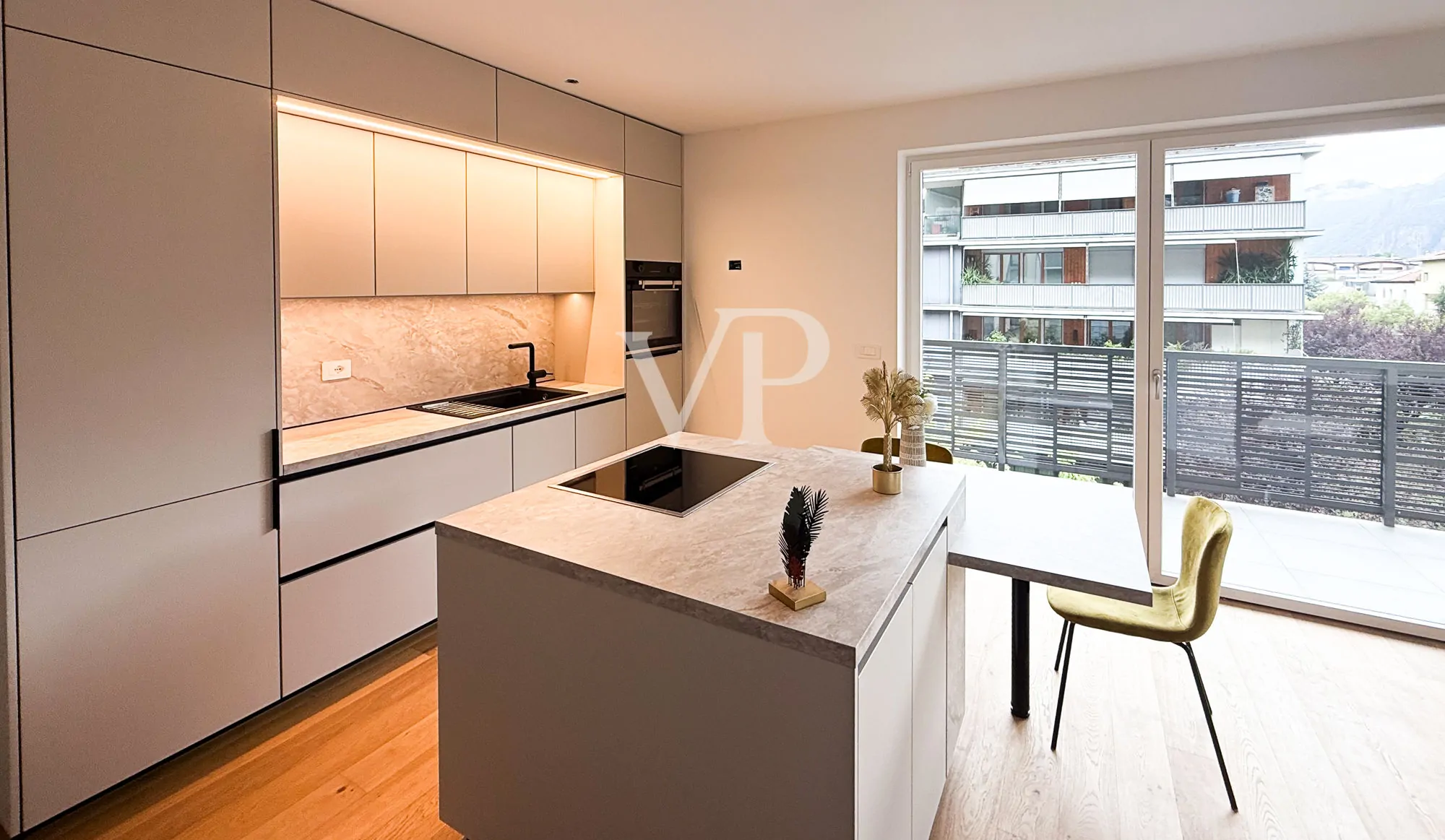 Moderno y luminoso apartamento de dos dormitorios con terraza