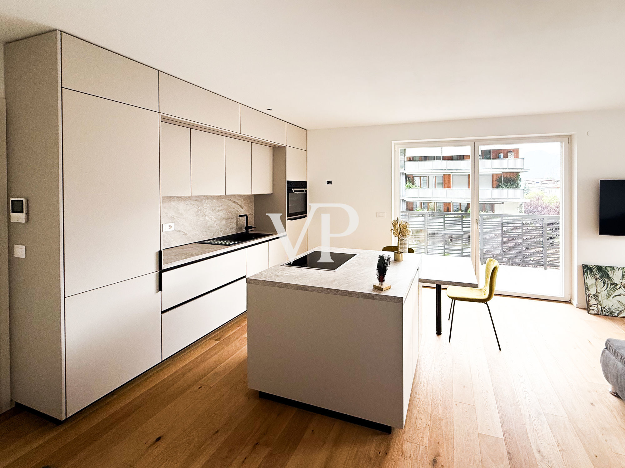 Moderne und helle Wohnung mit Terrasse