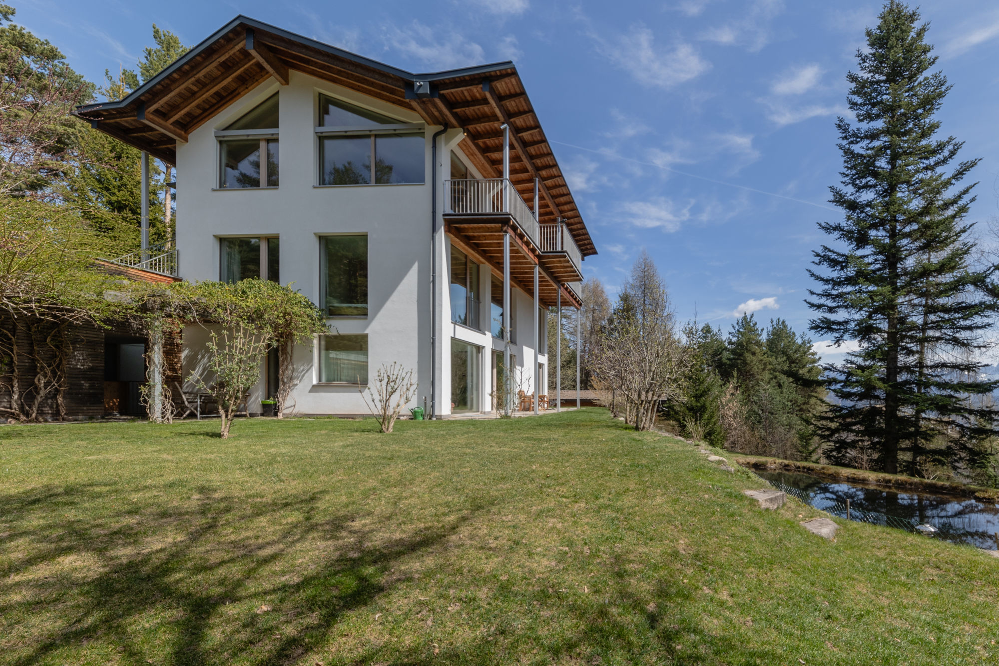 Exklusive Villa inmitten eines privaten Waldes mit Panoramablick bei Bozen