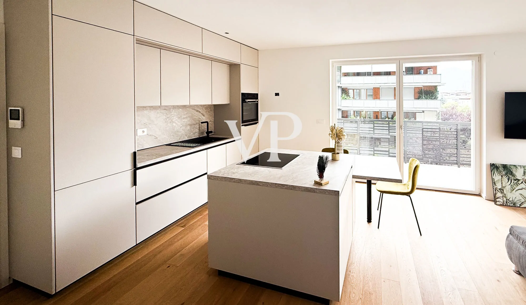 Moderne und helle Wohnung mit Terrasse