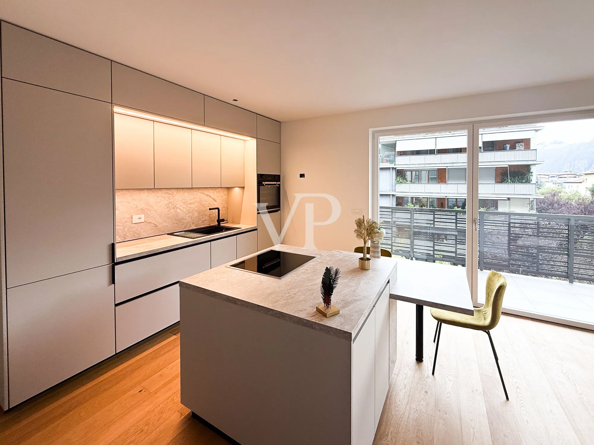 Moderno y luminoso apartamento de dos dormitorios con terraza