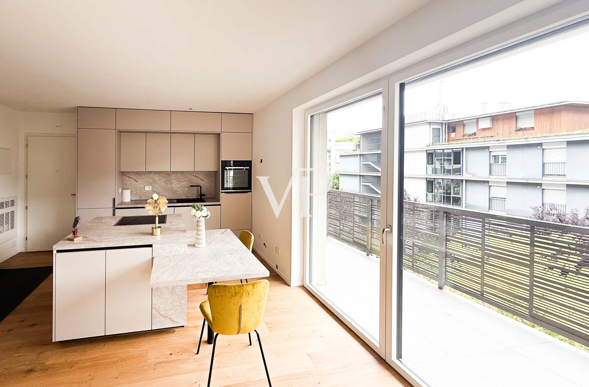 Moderno y luminoso apartamento de dos dormitorios con terraza