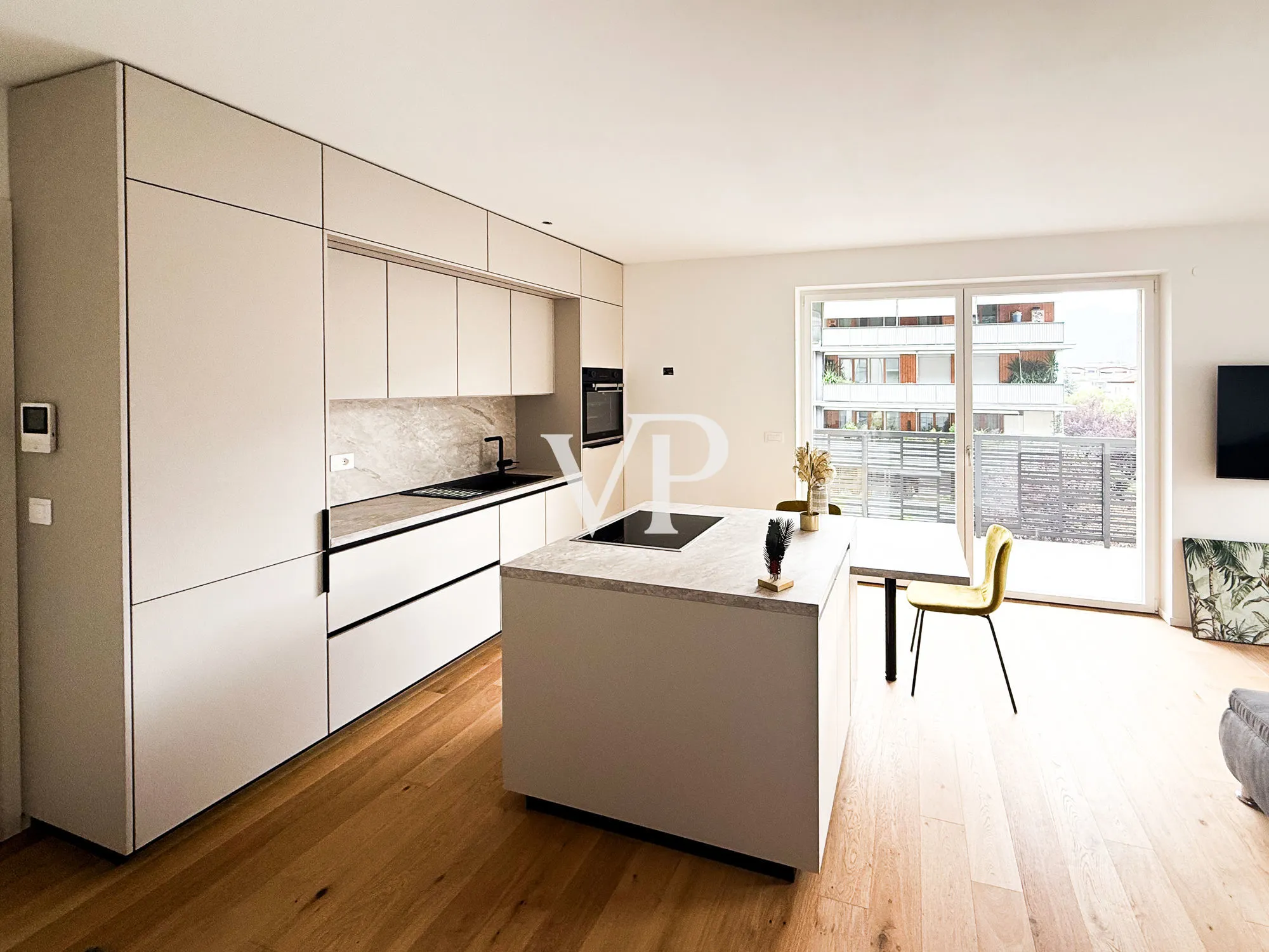 Moderno y luminoso apartamento de dos dormitorios con terraza