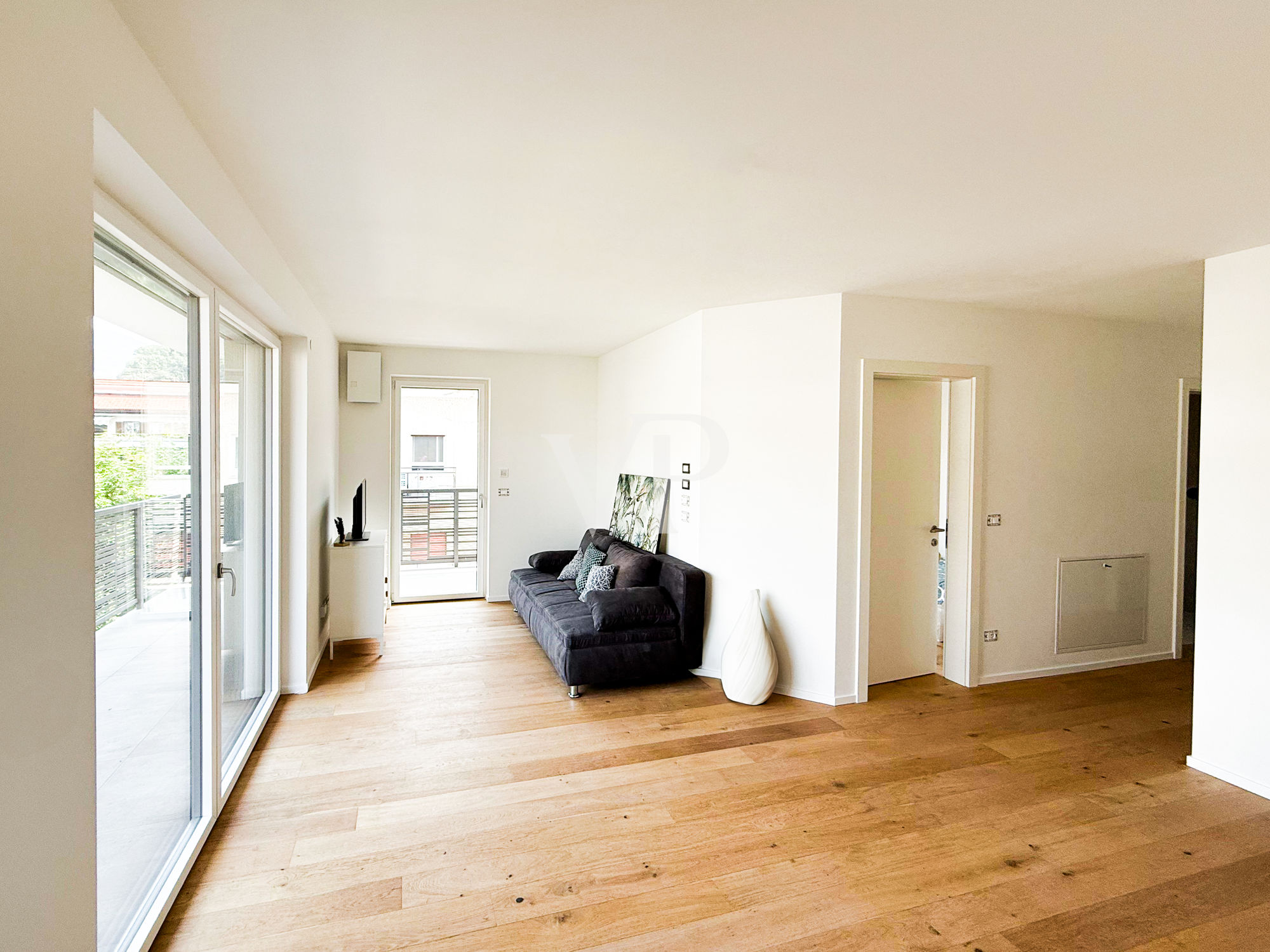 Moderne und helle Wohnung mit Terrasse
