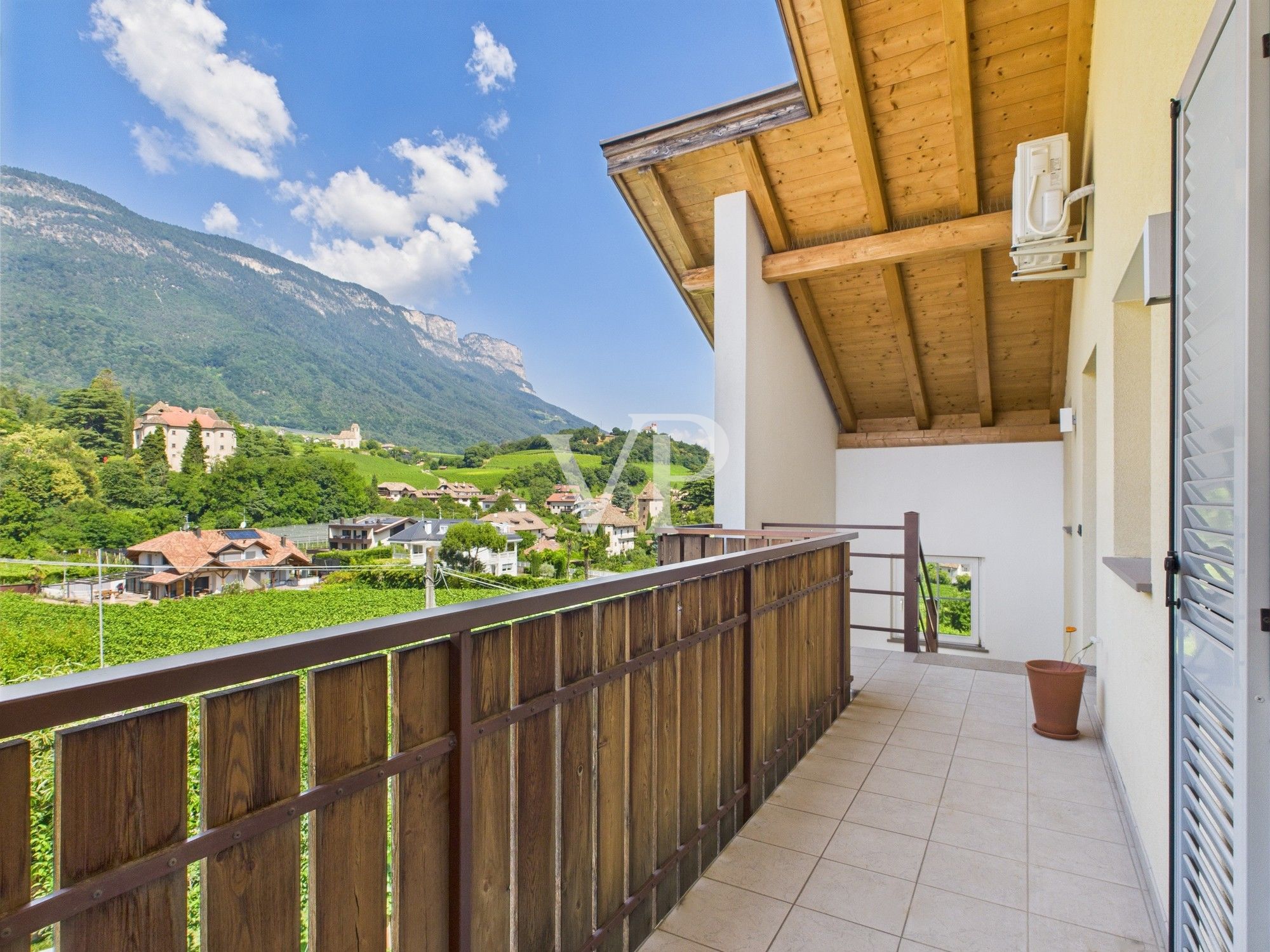 Top floor apartment with three balconies and spectacular views