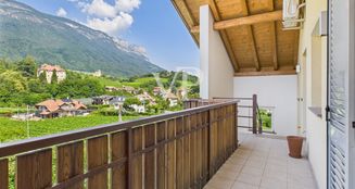 von_poll_real_estate_property_IT252942162_image_1