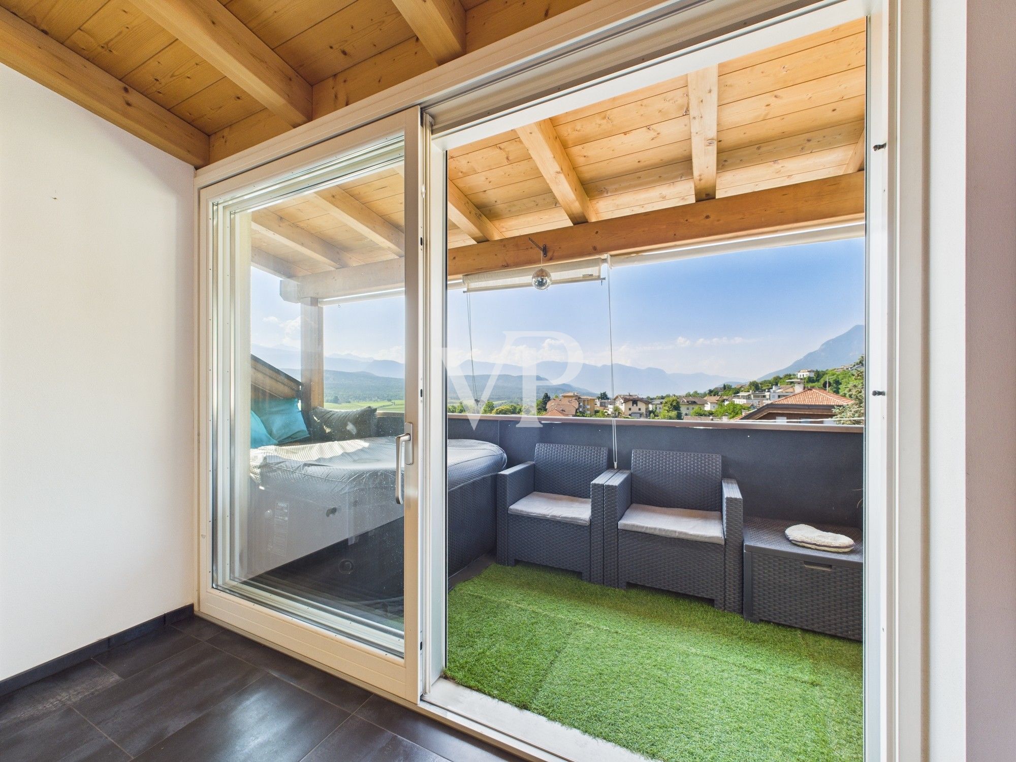 Top floor apartment with three balconies and spectacular views