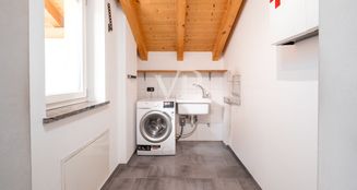 von_poll_real_estate_property_IT252942162_image_15