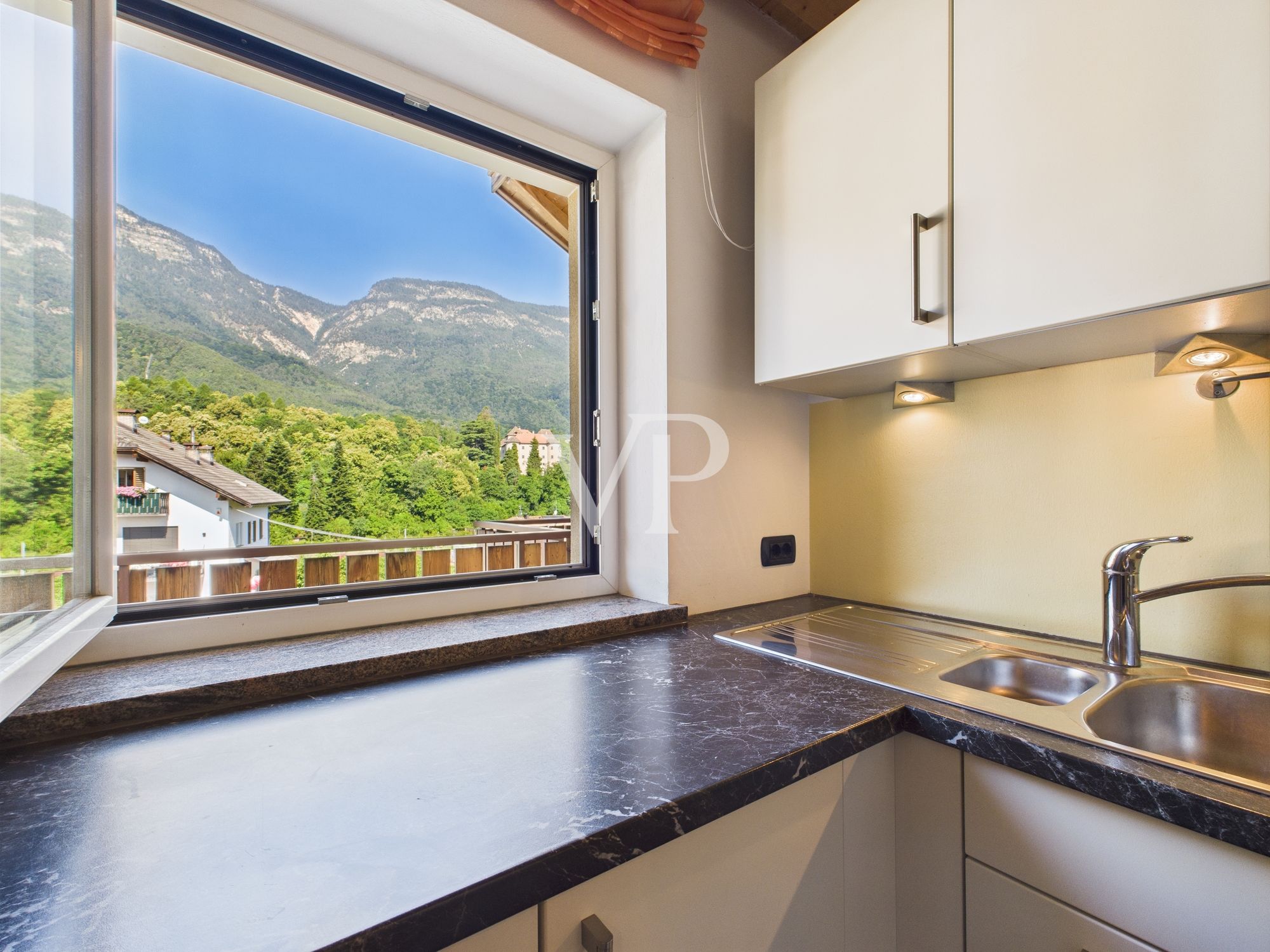 Top floor apartment with three balconies and spectacular views