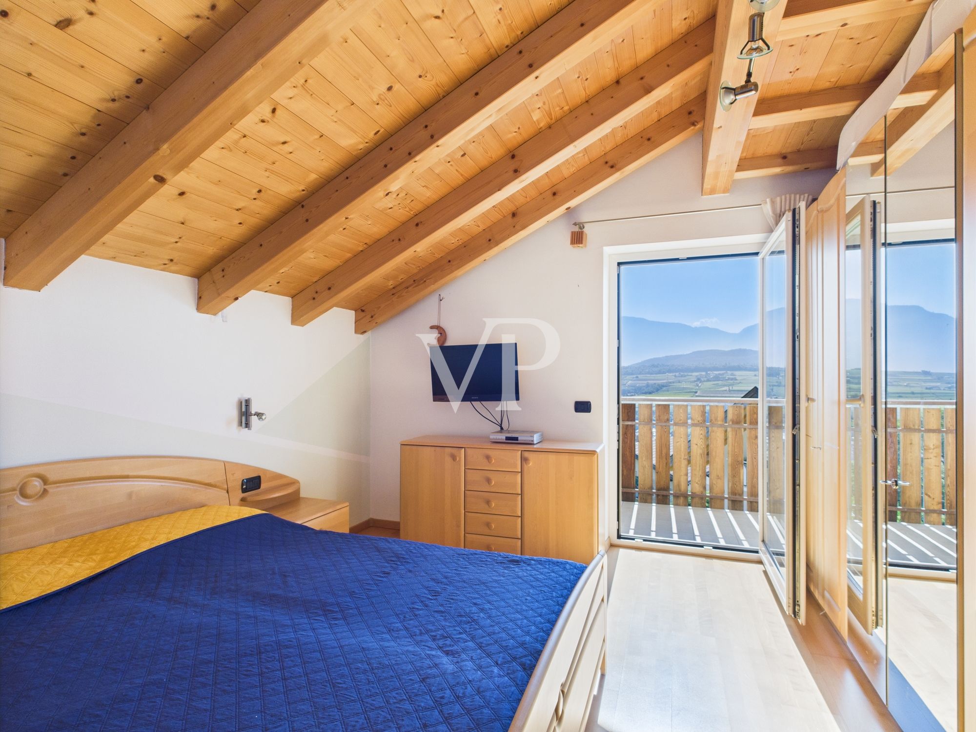 Top floor apartment with three balconies and spectacular views