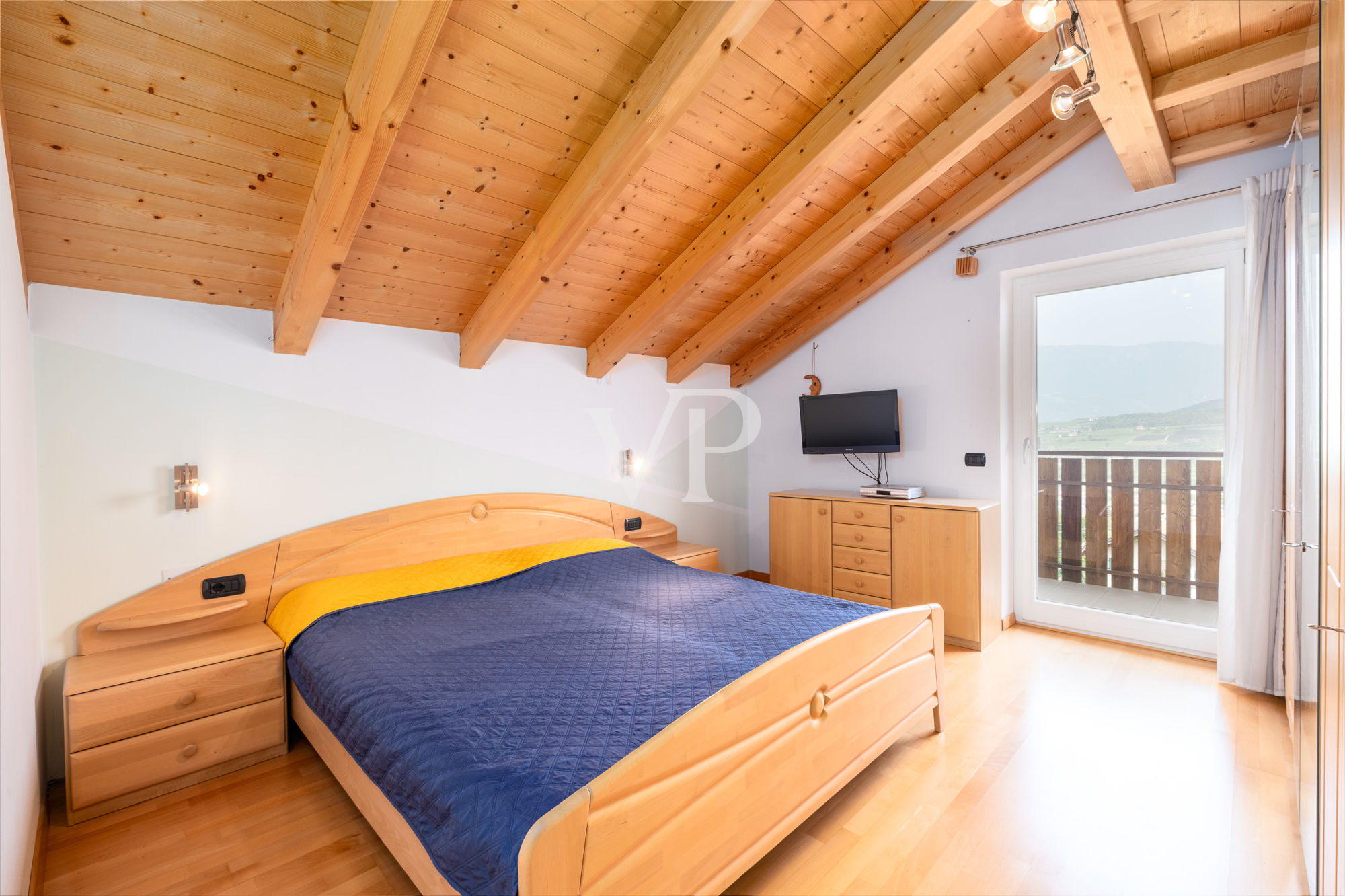 Top floor apartment with three balconies and spectacular views