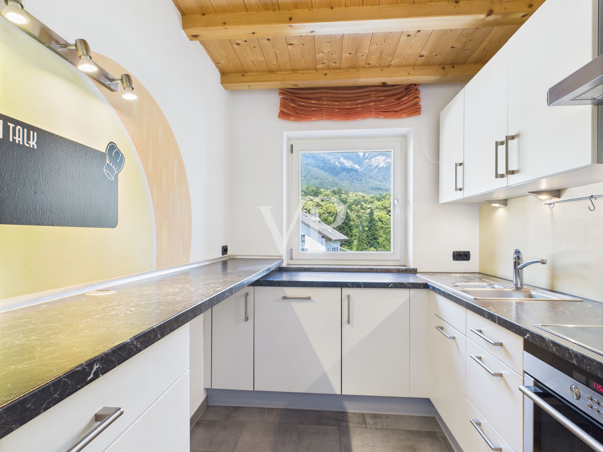 Top floor apartment with three balconies and spectacular views