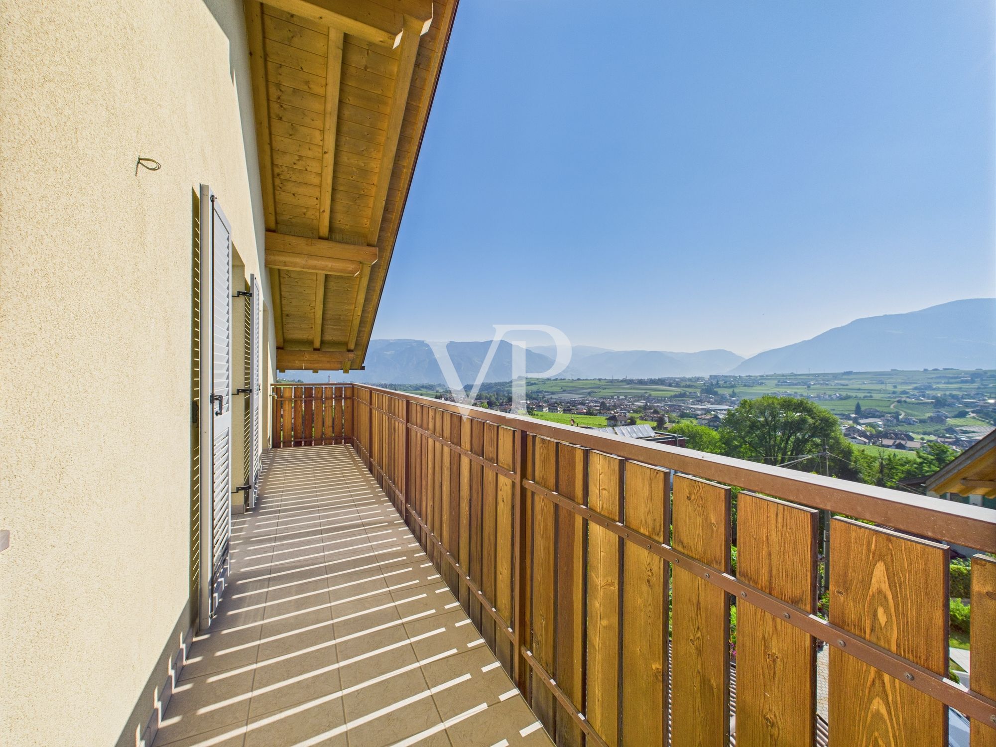 Top floor apartment with three balconies and spectacular views