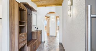 von_poll_real_estate_property_IT252942162_image_4