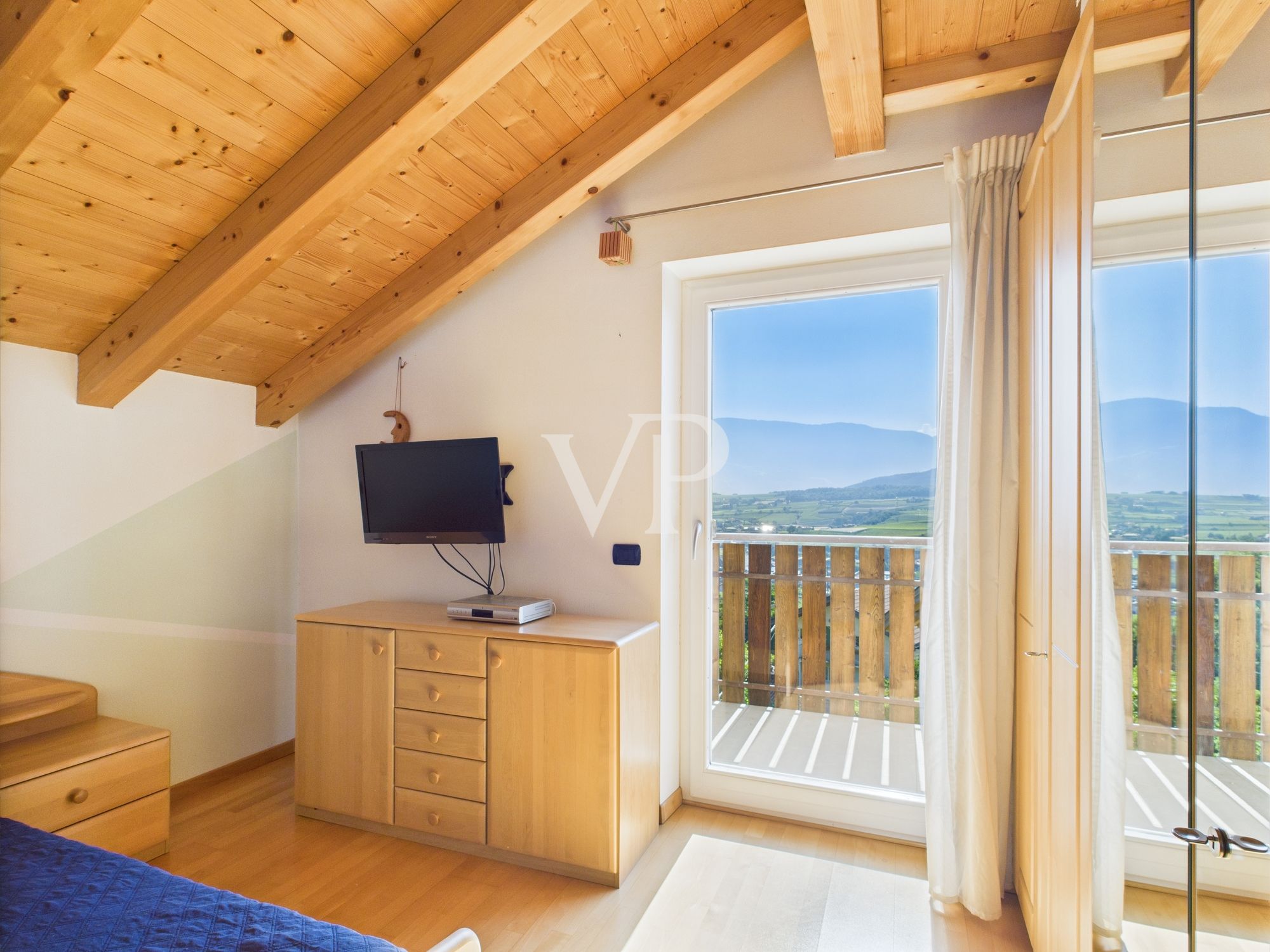 Top floor apartment with three balconies and spectacular views