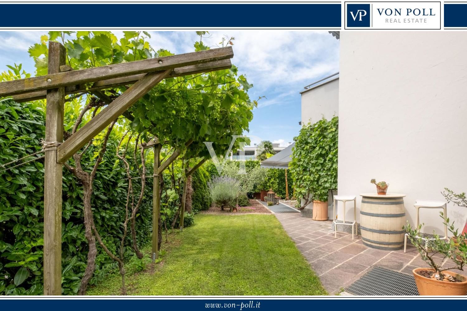 Wunderschöne Vier-Zimmer-Wohnung mit großem Privatgarten