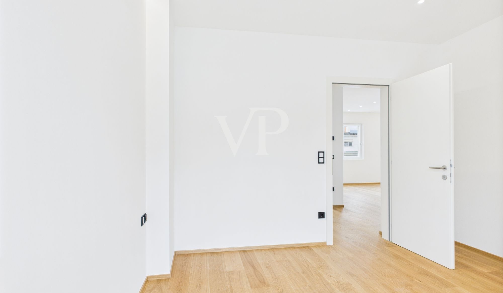 Penthouse mit Aussicht - Neu renovierte Drei-Zimmer-Wohnung in unmittelbarer Nähe des Grieser Platzes