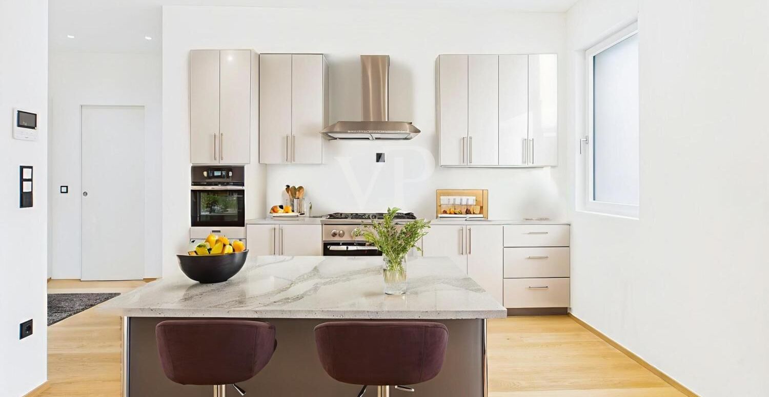 Penthouse mit Aussicht - Neu renovierte Drei-Zimmer-Wohnung in unmittelbarer Nähe des Grieser Platzes