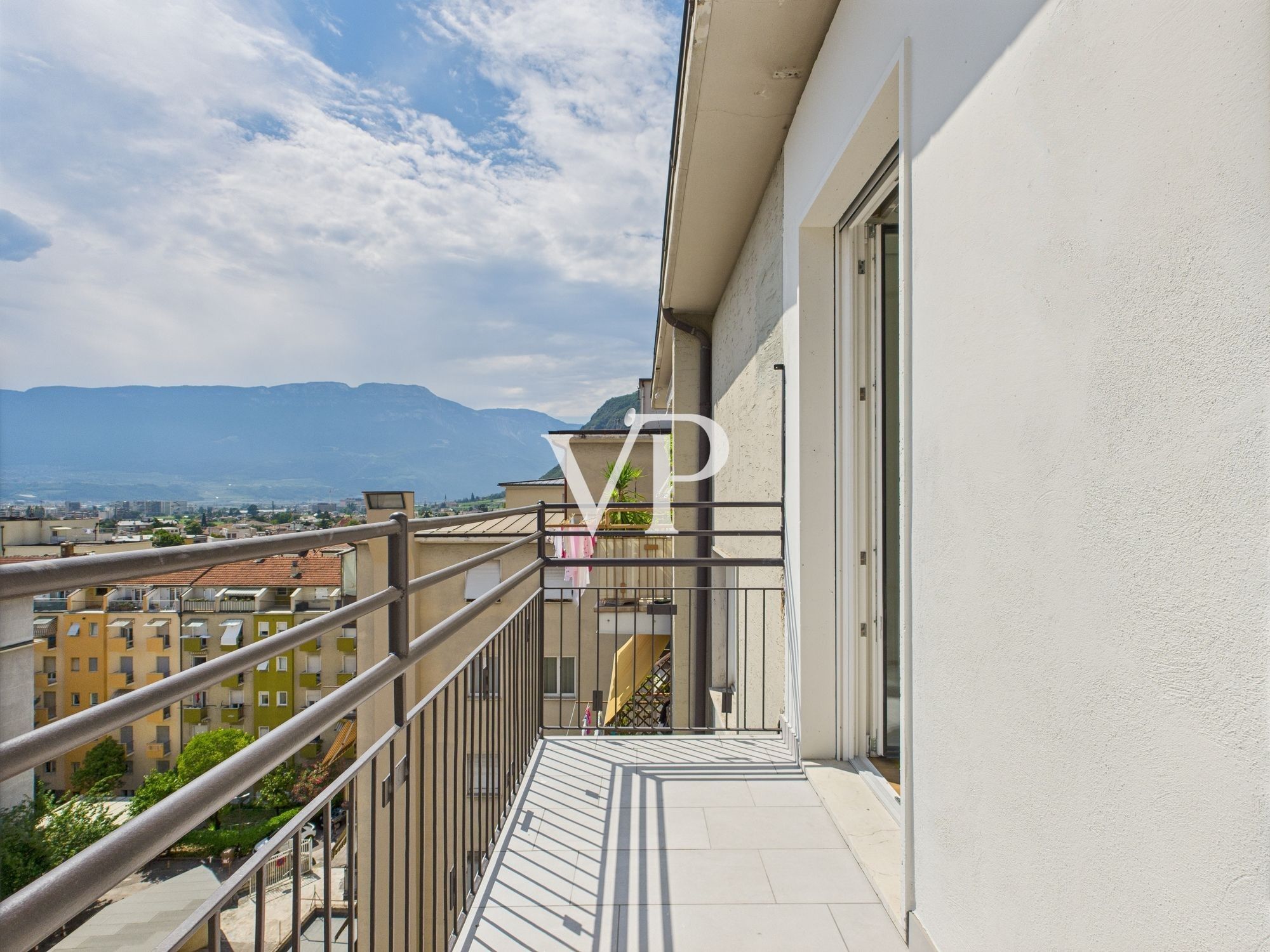 Étage en attique avec vue - Appartement de trois pièces récemment rénové à deux pas de la Piazza Gries