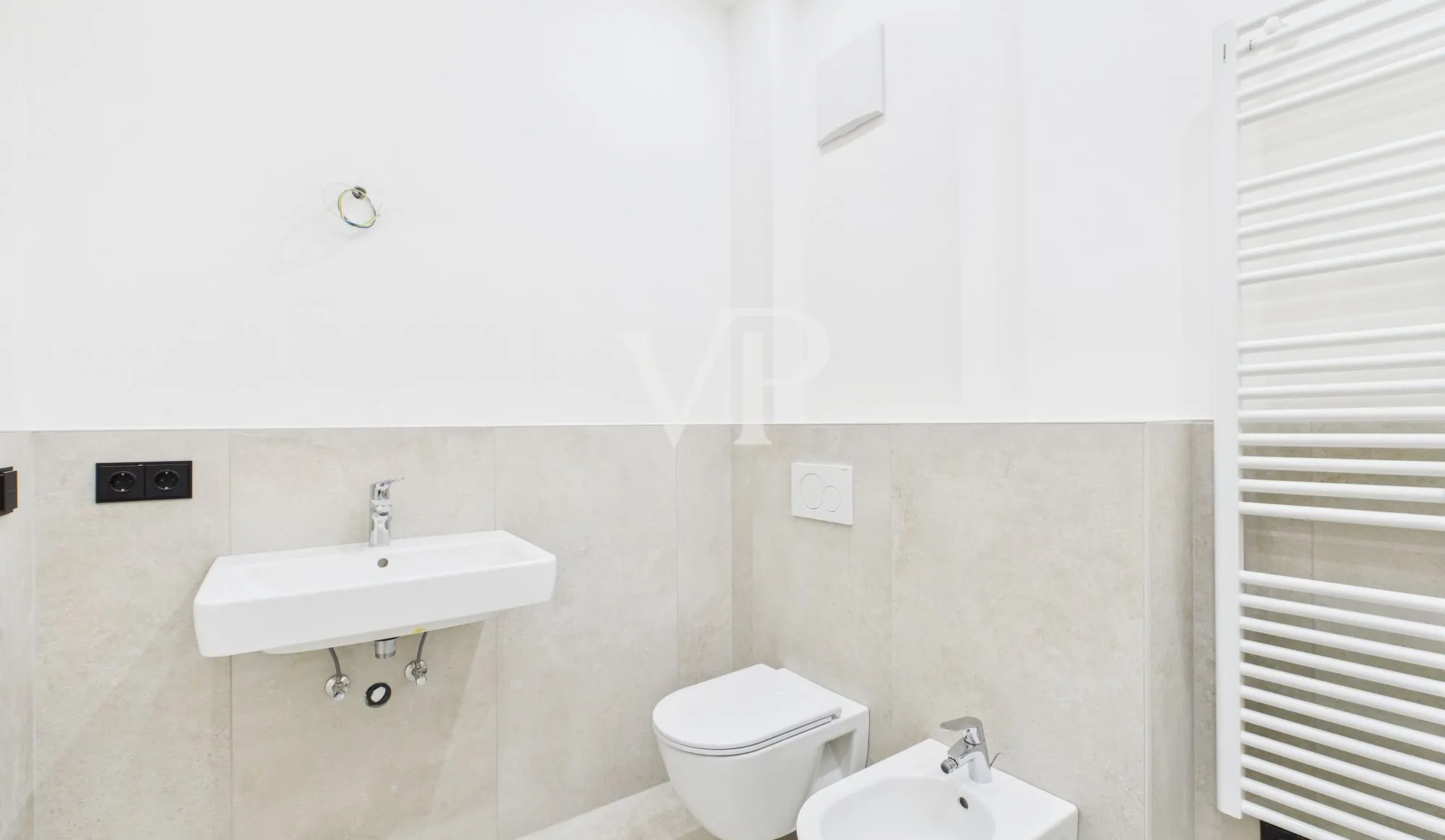 Ático con vistas - Apartamento de tres habitaciones recién renovado a dos pasos de la Piazza Gries