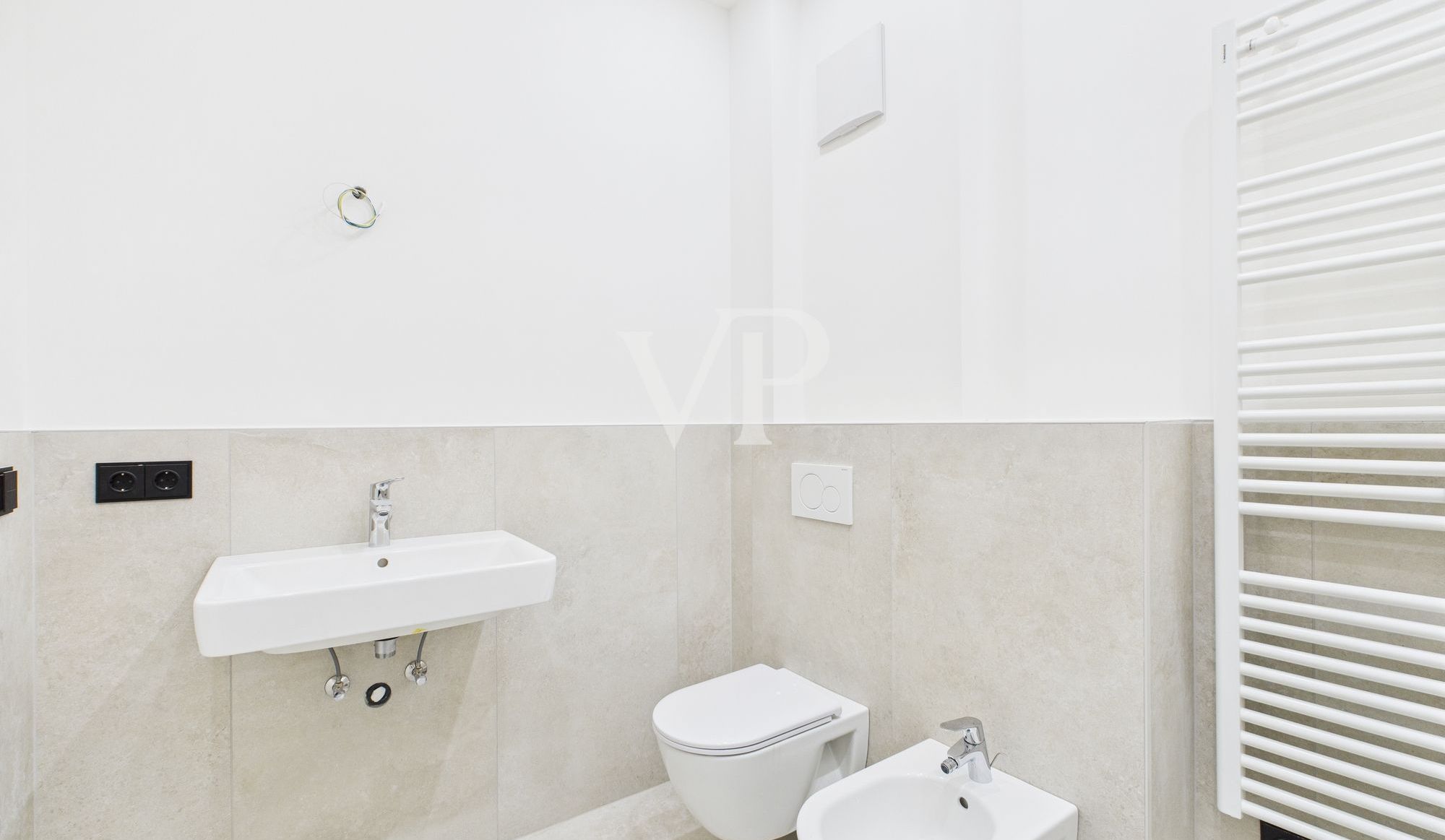 Penthouse mit Aussicht - Neu renovierte Drei-Zimmer-Wohnung in unmittelbarer Nähe des Grieser Platzes