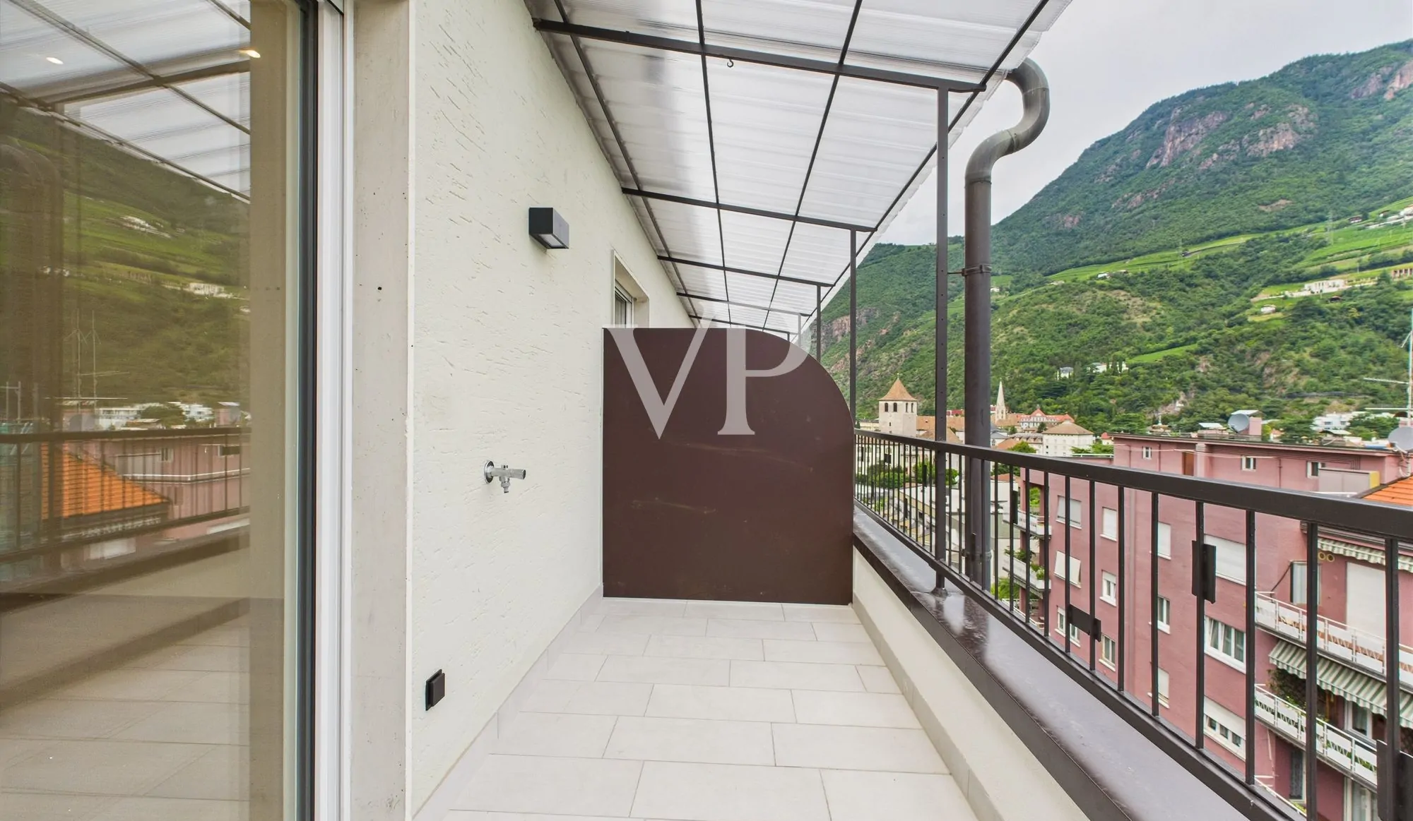 Ático con vistas - Apartamento de tres habitaciones recién renovado a dos pasos de la Piazza Gries